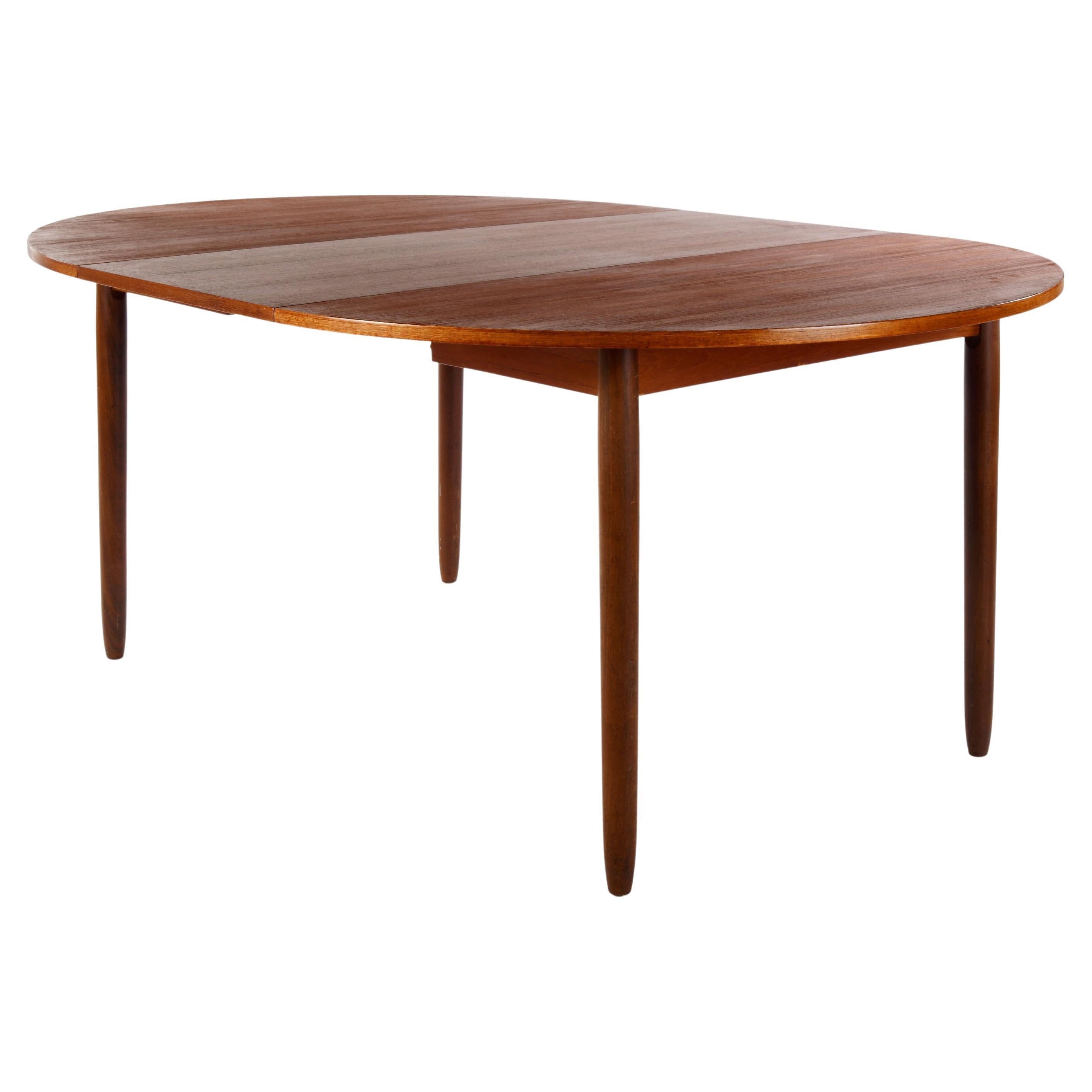 Skandinavischer ausziehbarer Vintage-Tisch aus Teakholz, rund und oval im Angebot