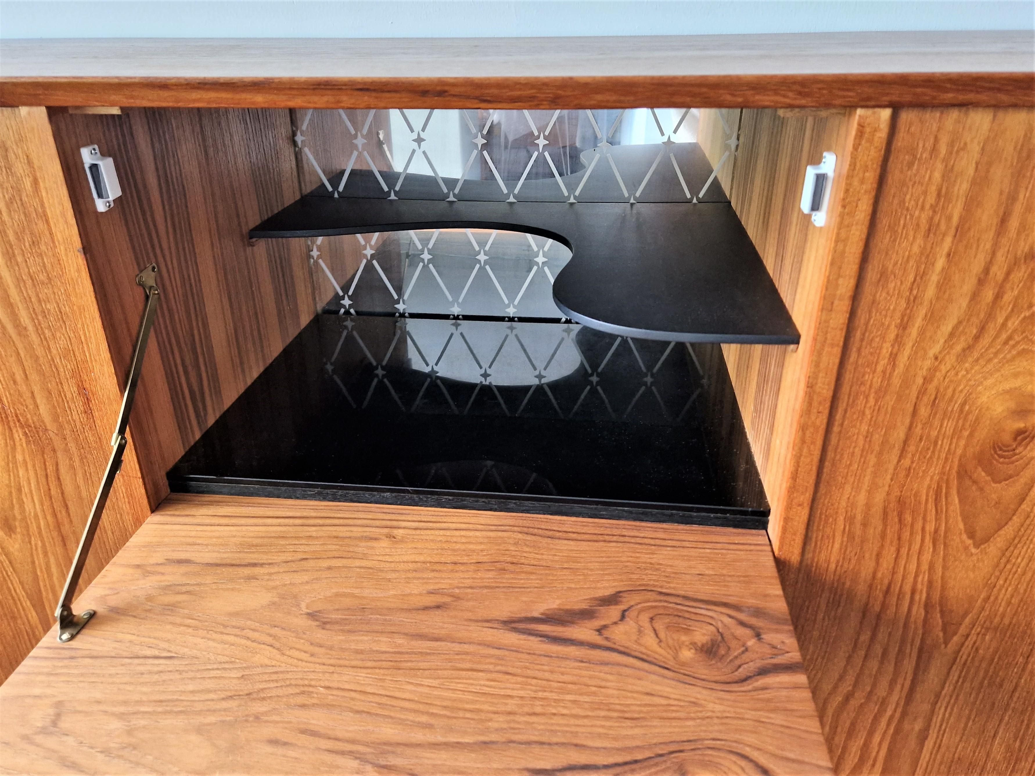 Buffet scandinave en teck vintage, Danemark, années 1960 en vente 2