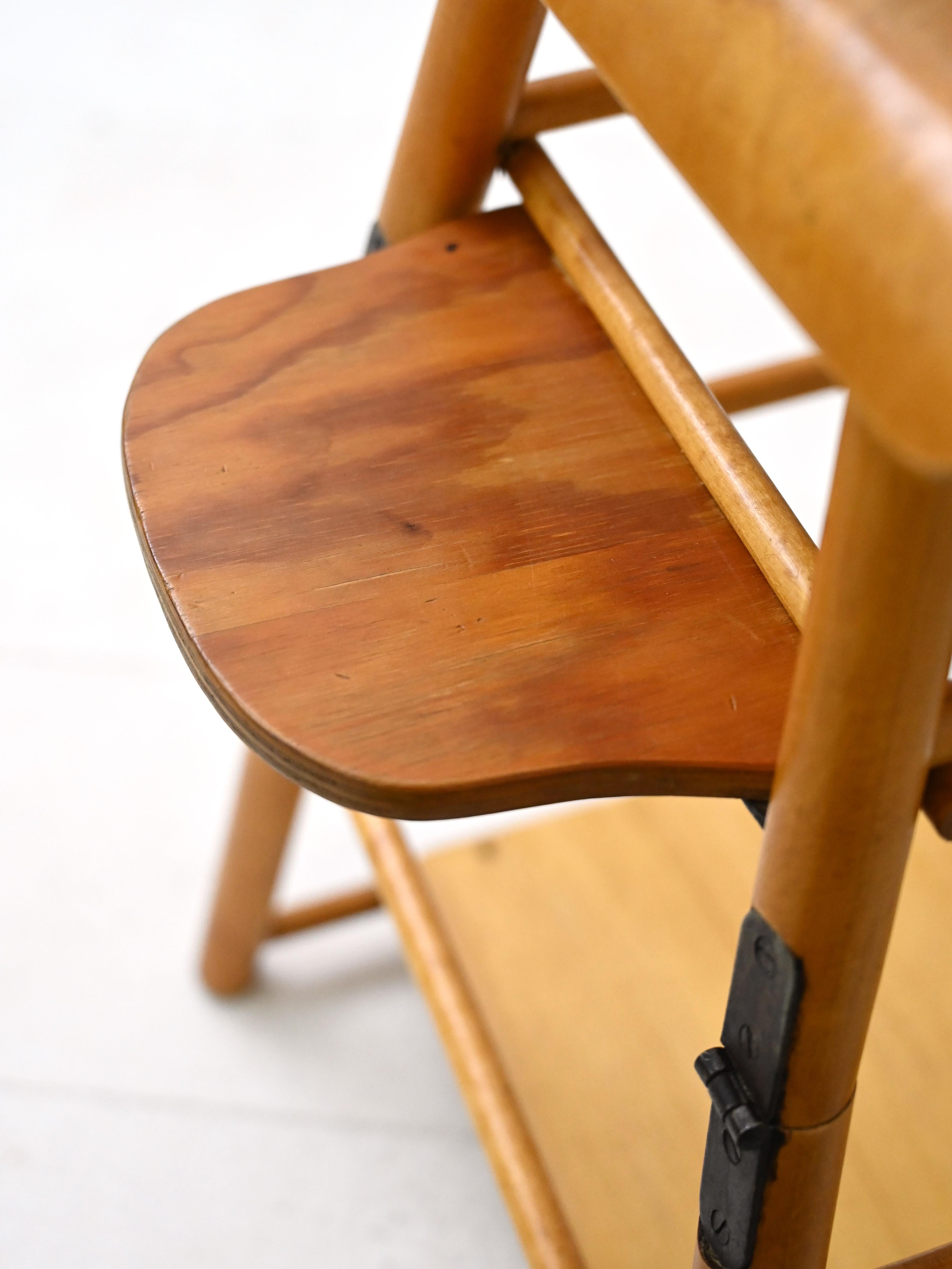 Chaise haute scandinave vintage en bois en vente 2