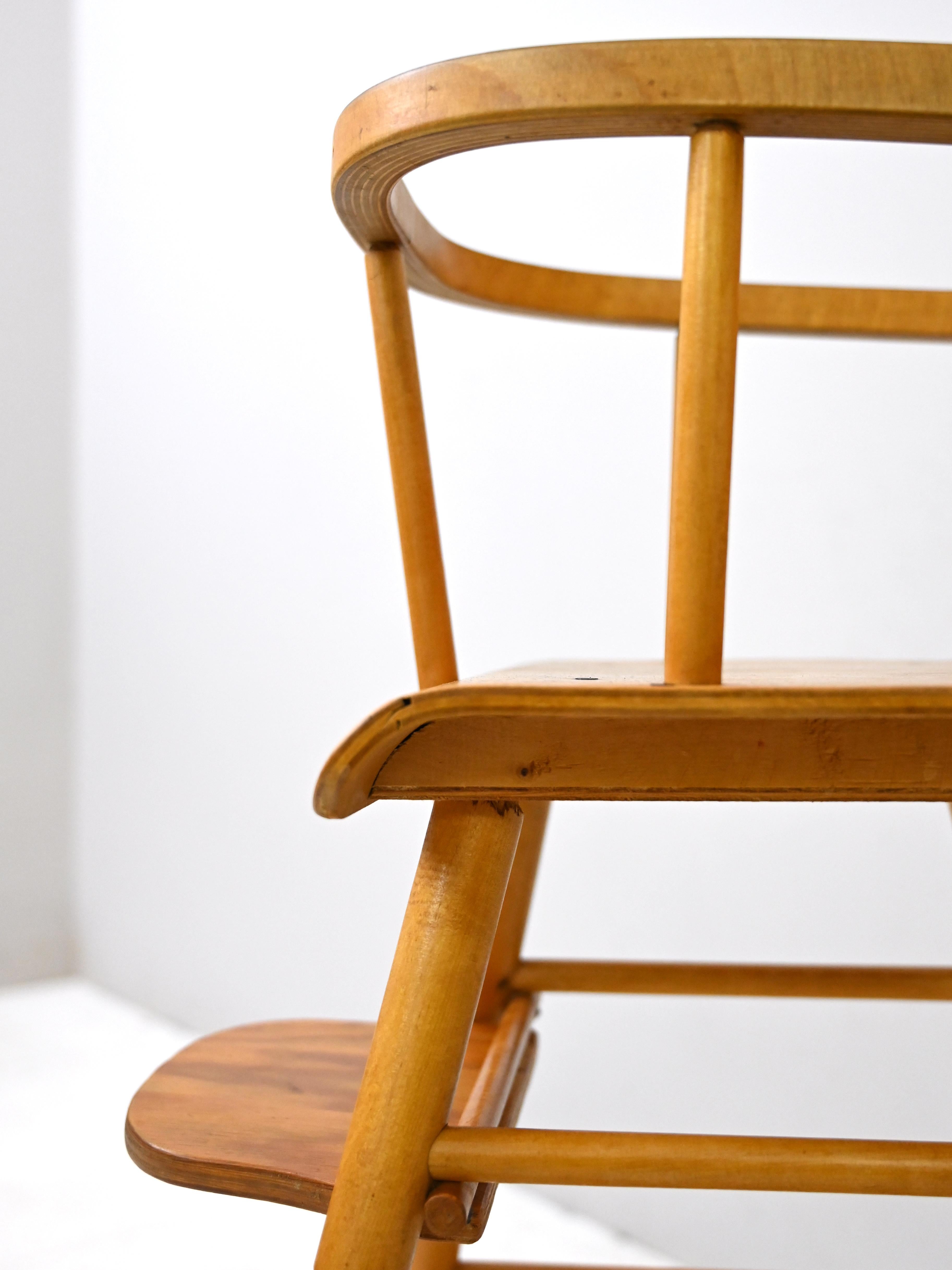 Chaise haute scandinave vintage en bois en vente 3