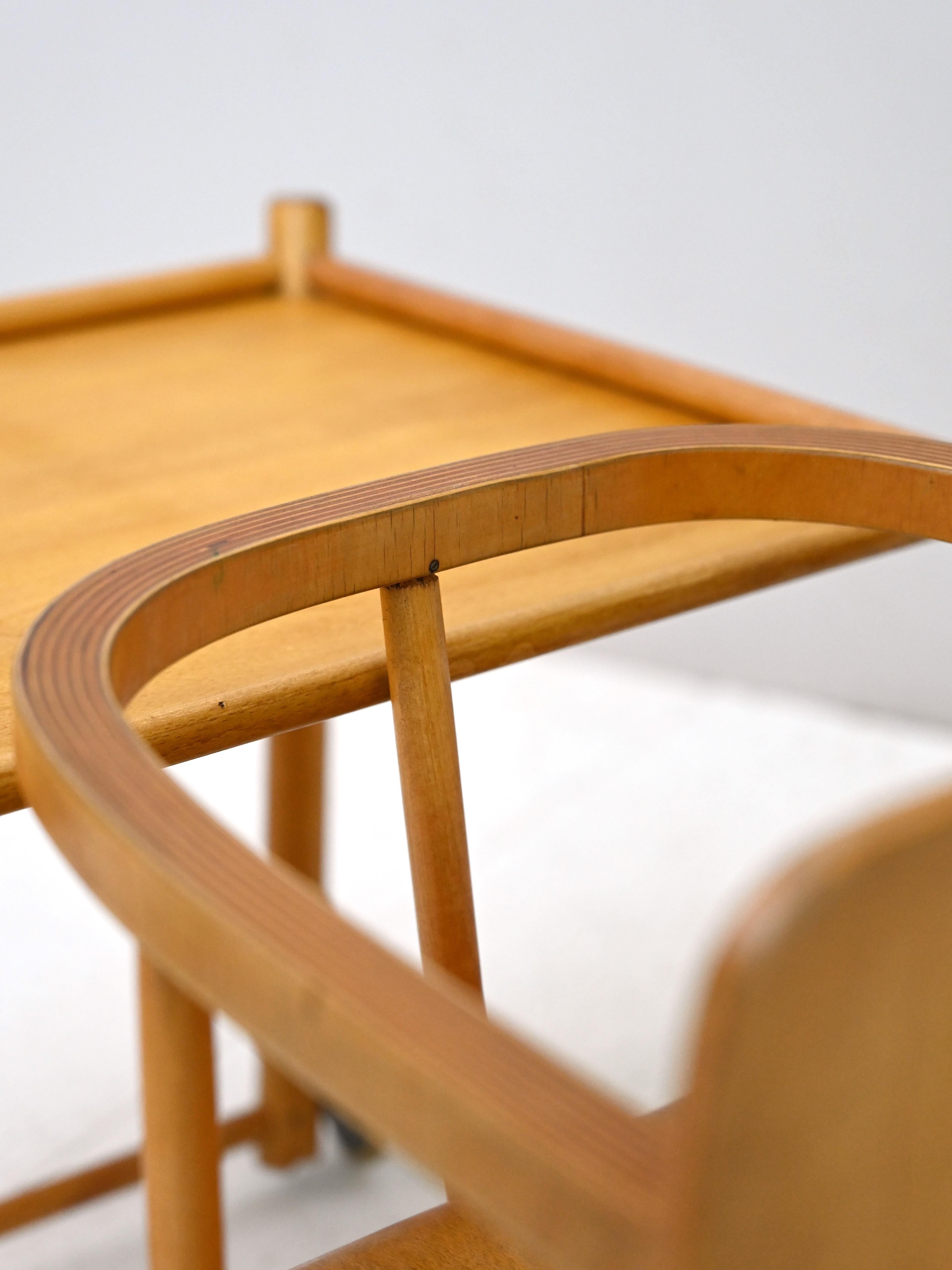 Skandinavischer Vintage-Holz-Hoher Stuhl im Angebot 1
