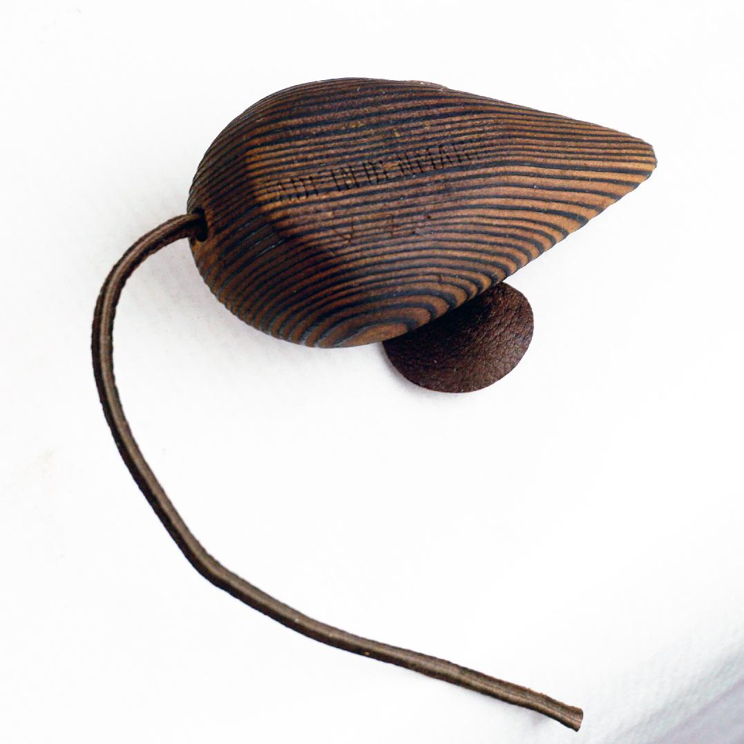 Scandinavian Vintage Wooden Mouse by H F Denmark In Good Condition For Sale In Vienna, AT