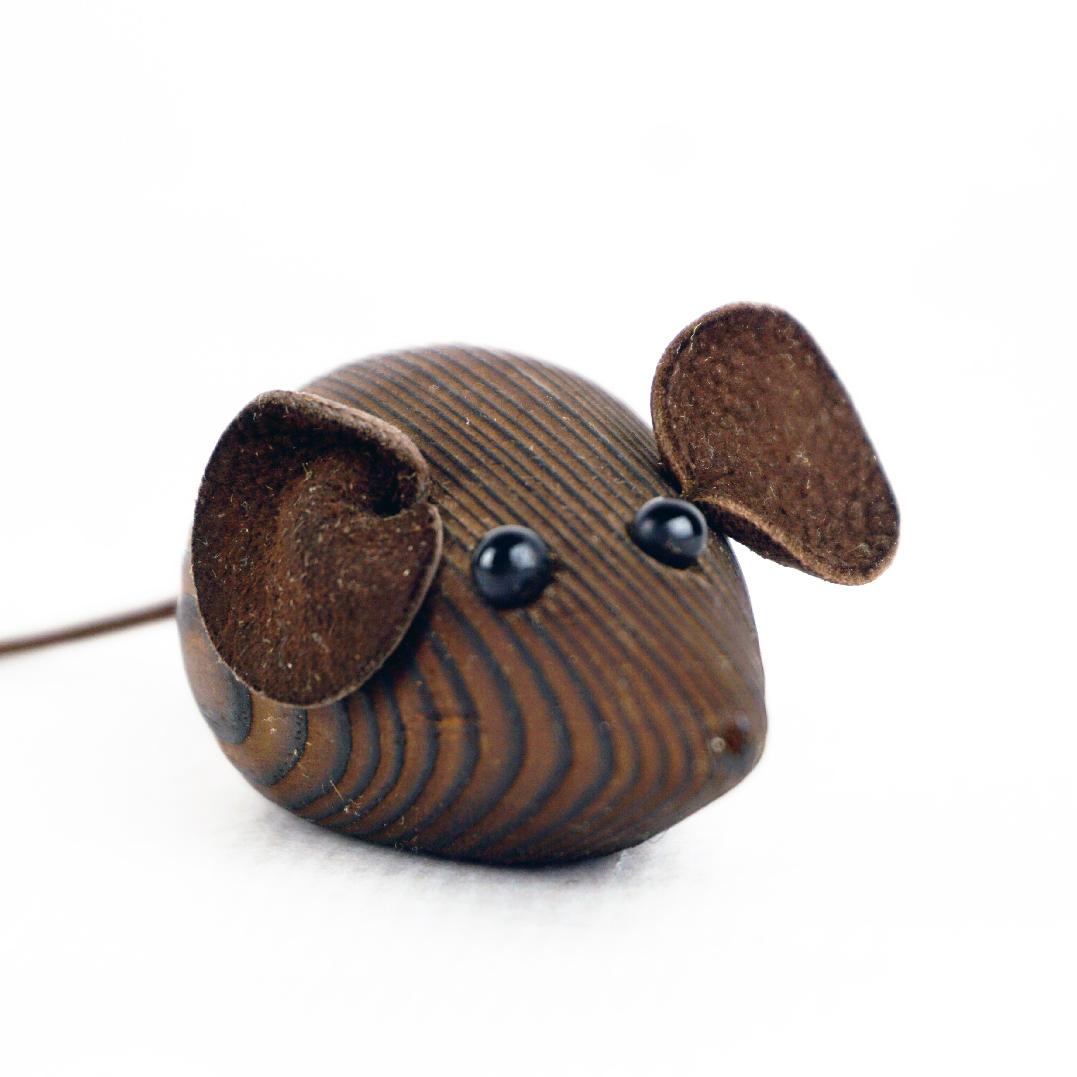 Mid-20th Century Scandinavian Vintage Wooden Mouse by H F Denmark For Sale