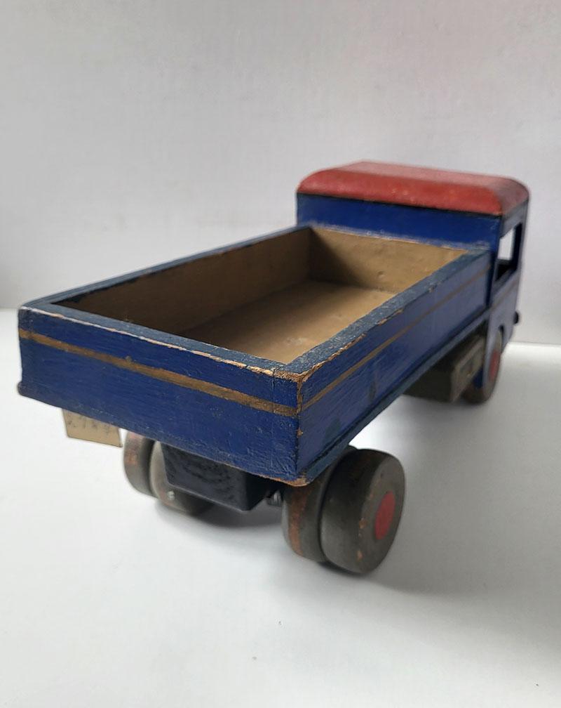 Jouet de camion scandinave vintage en bois des années 1930 Bon état - En vente à Berlin, DE