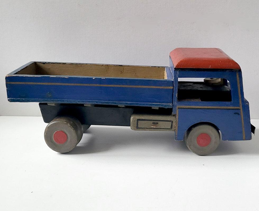 20ième siècle Jouet de camion scandinave vintage en bois des années 1930 en vente