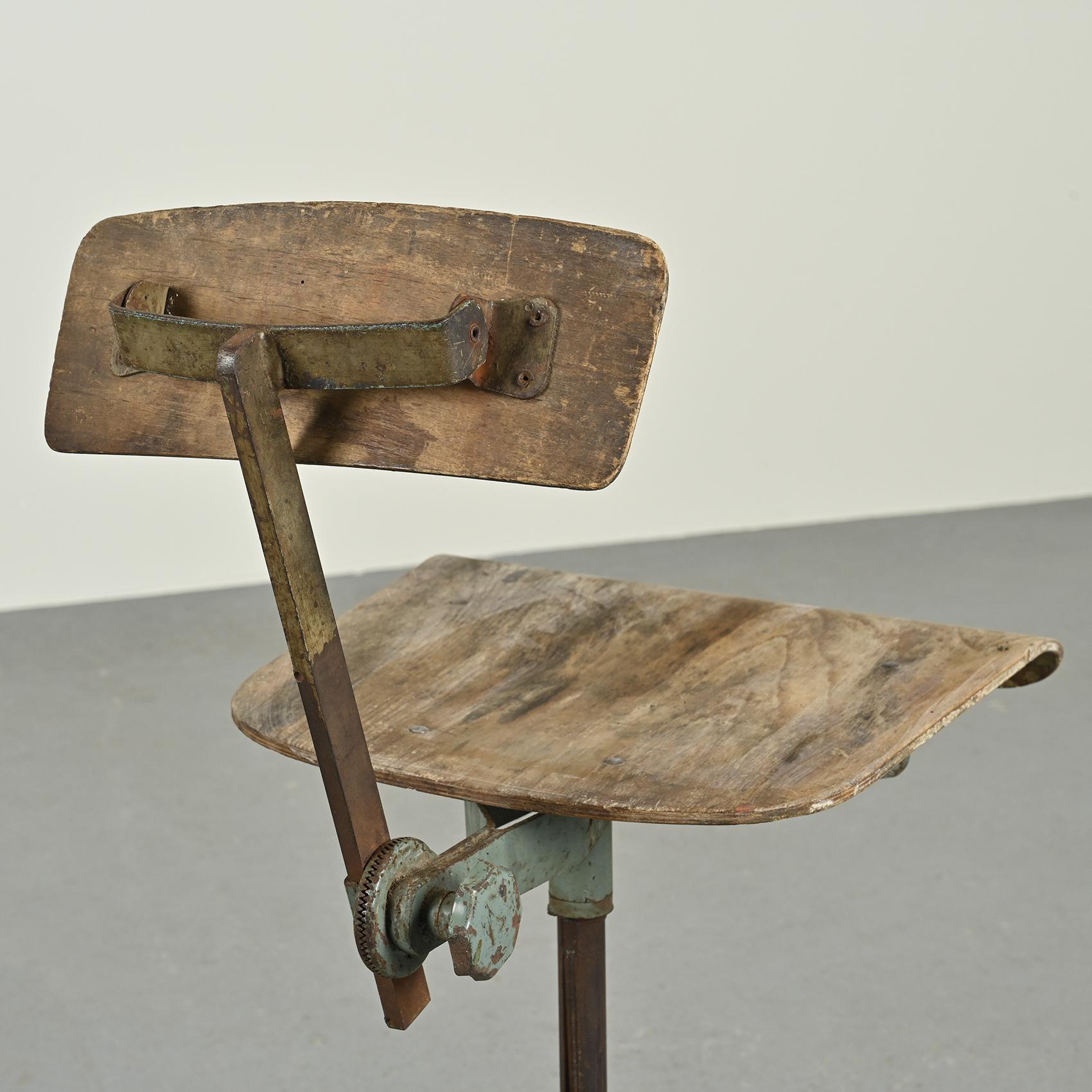 Scandinavian Vintage Workshop chair, circa 1946, Odelberg & Olson For Sale 3