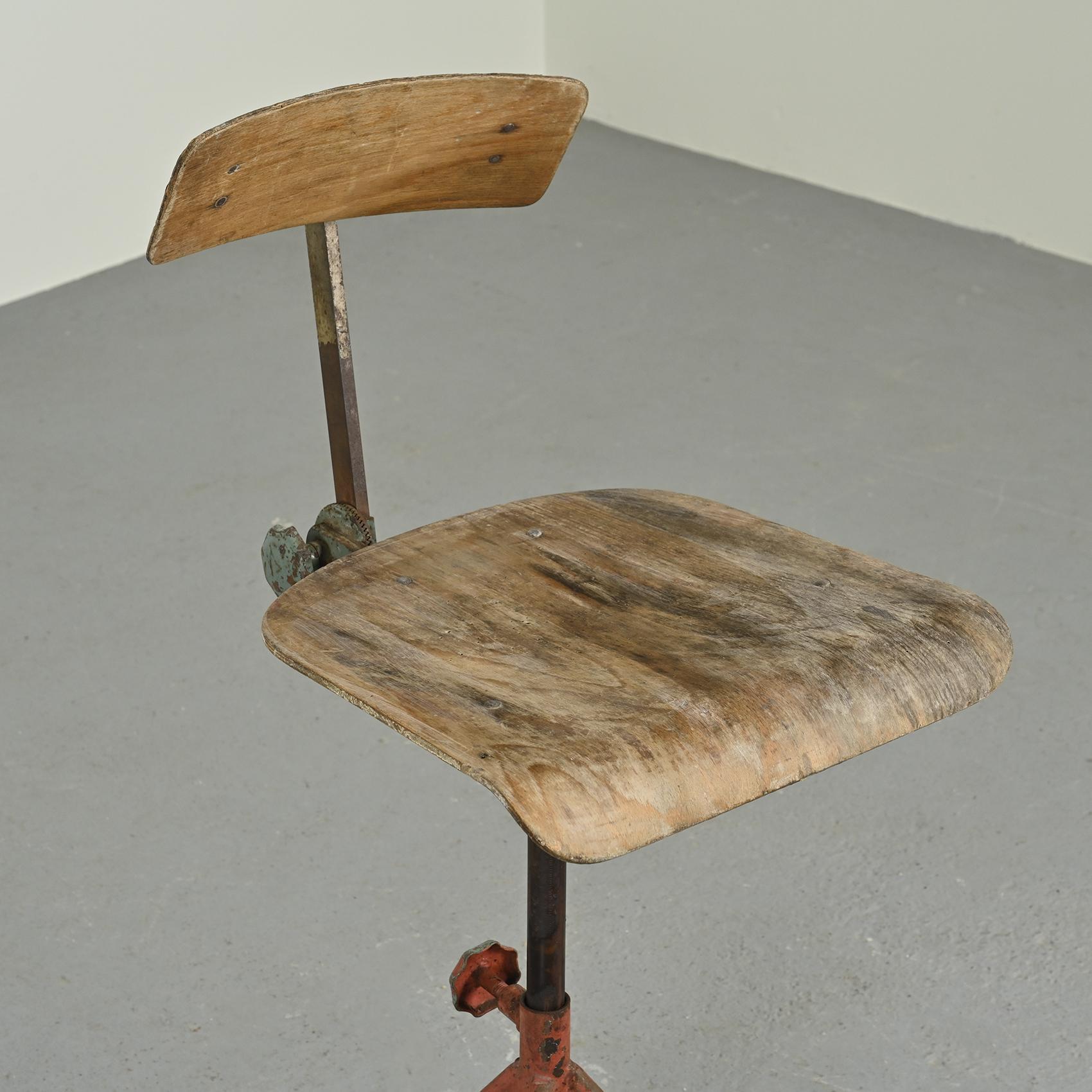 Scandinavian Vintage Workshop chair, circa 1946, Odelberg & Olson For Sale 4
