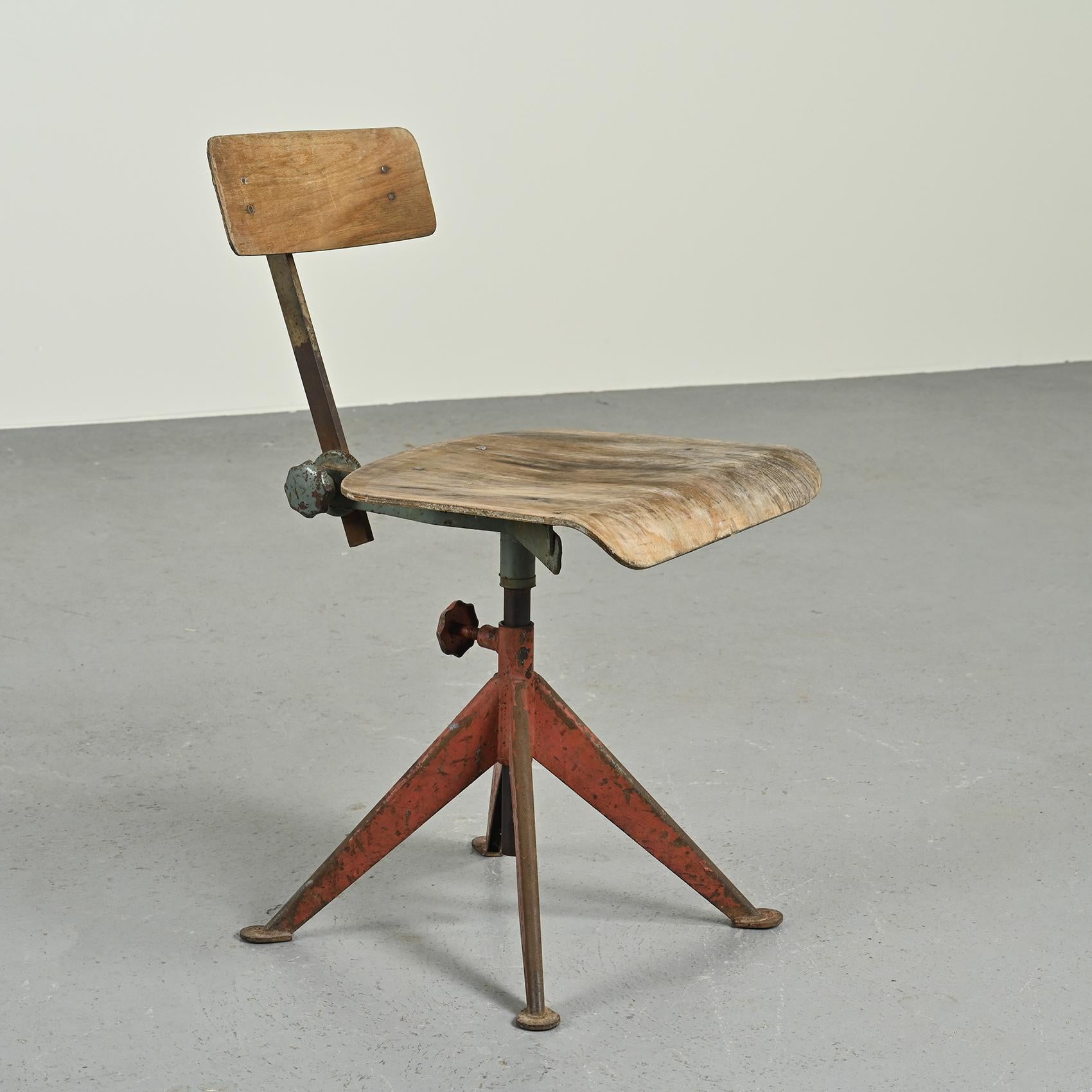 Mid-20th Century Scandinavian Vintage Workshop chair, circa 1946, Odelberg & Olson For Sale
