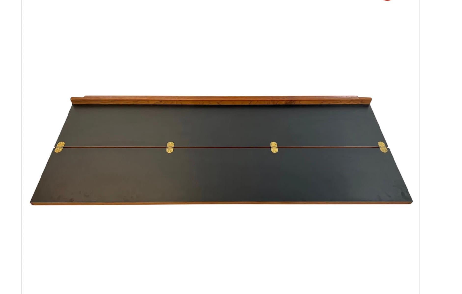 Scandinave moderne Bureau scandinave mural avec 3 tiroirs Arne Hovmand-Olsen en vente