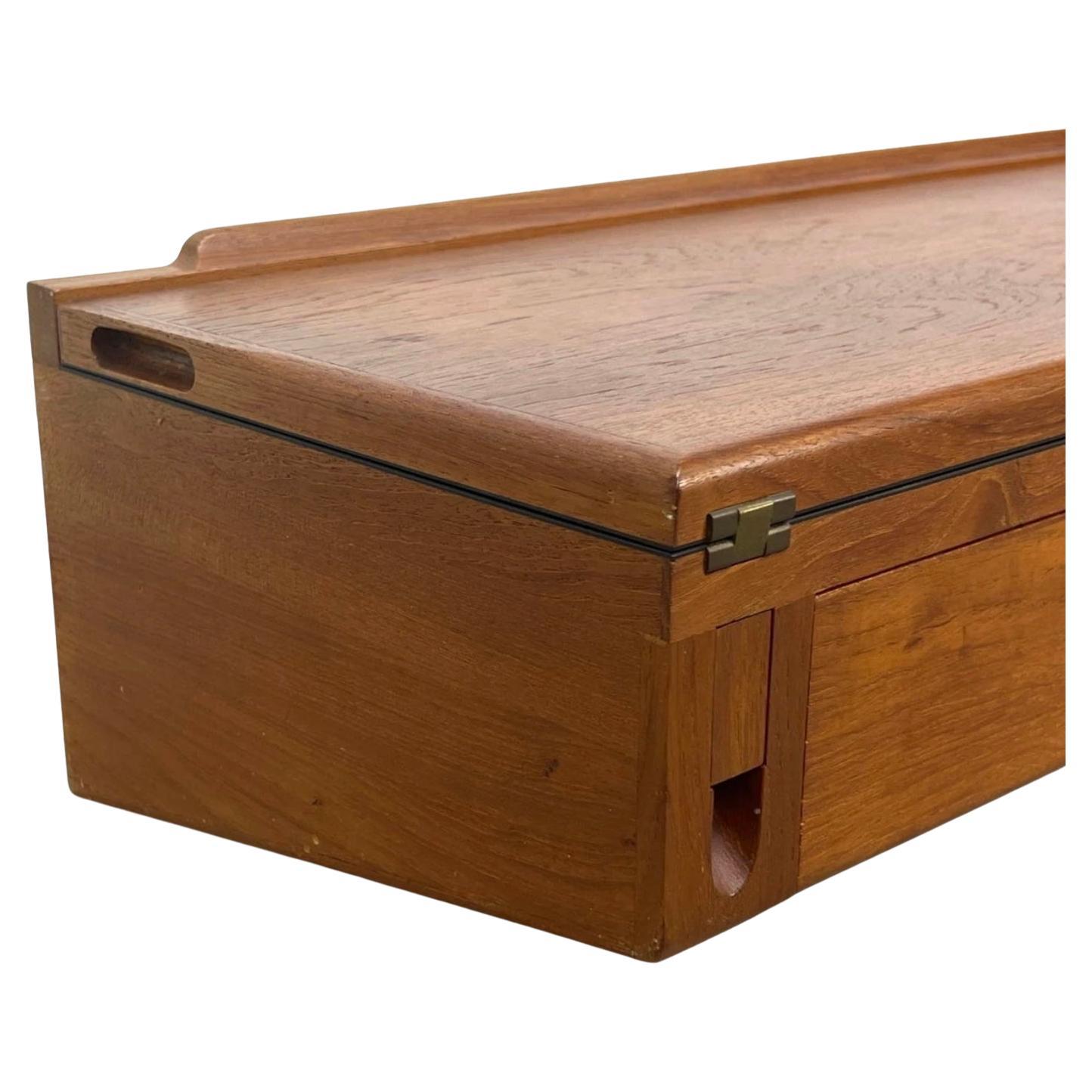 Danois Bureau scandinave mural avec 3 tiroirs Arne Hovmand-Olsen en vente