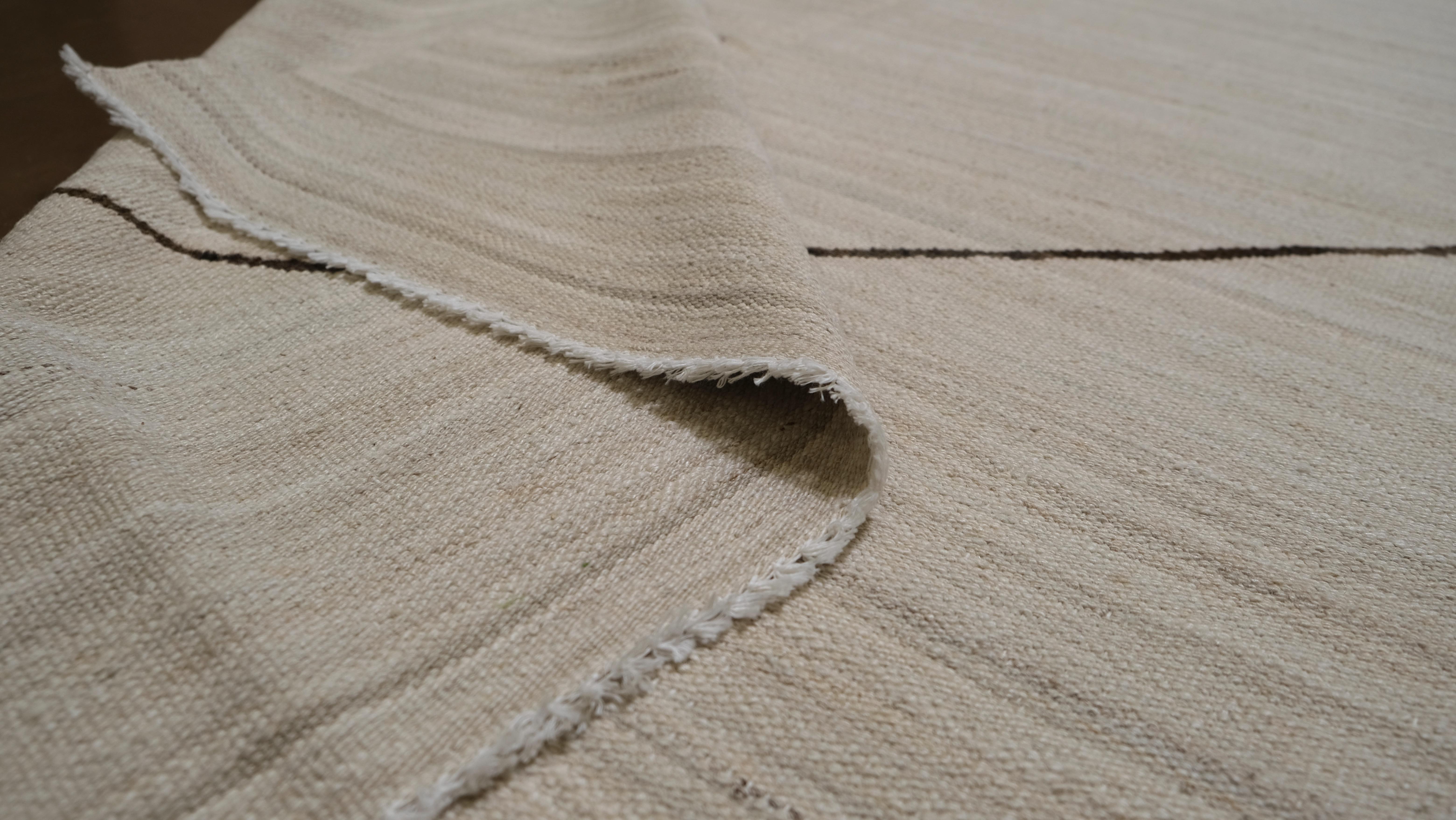Laine Kilim en laine ivoire et Brown Scandinavian Wave Modernity 9'x12' en vente