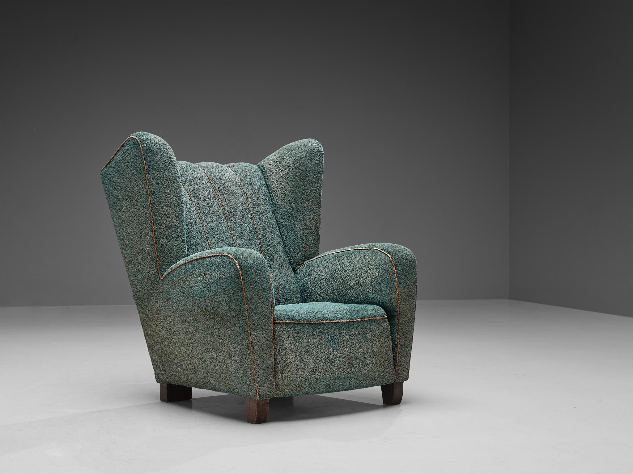 Wingback chair, bouclé, stained beech, Scandinavia, 1940s

This bulky wingback chair strongly resembles de designs of Märta Blomstedt and provides the ultimate comfort due to the voluminous execution of the seating and backrest. An enclosed seat is
