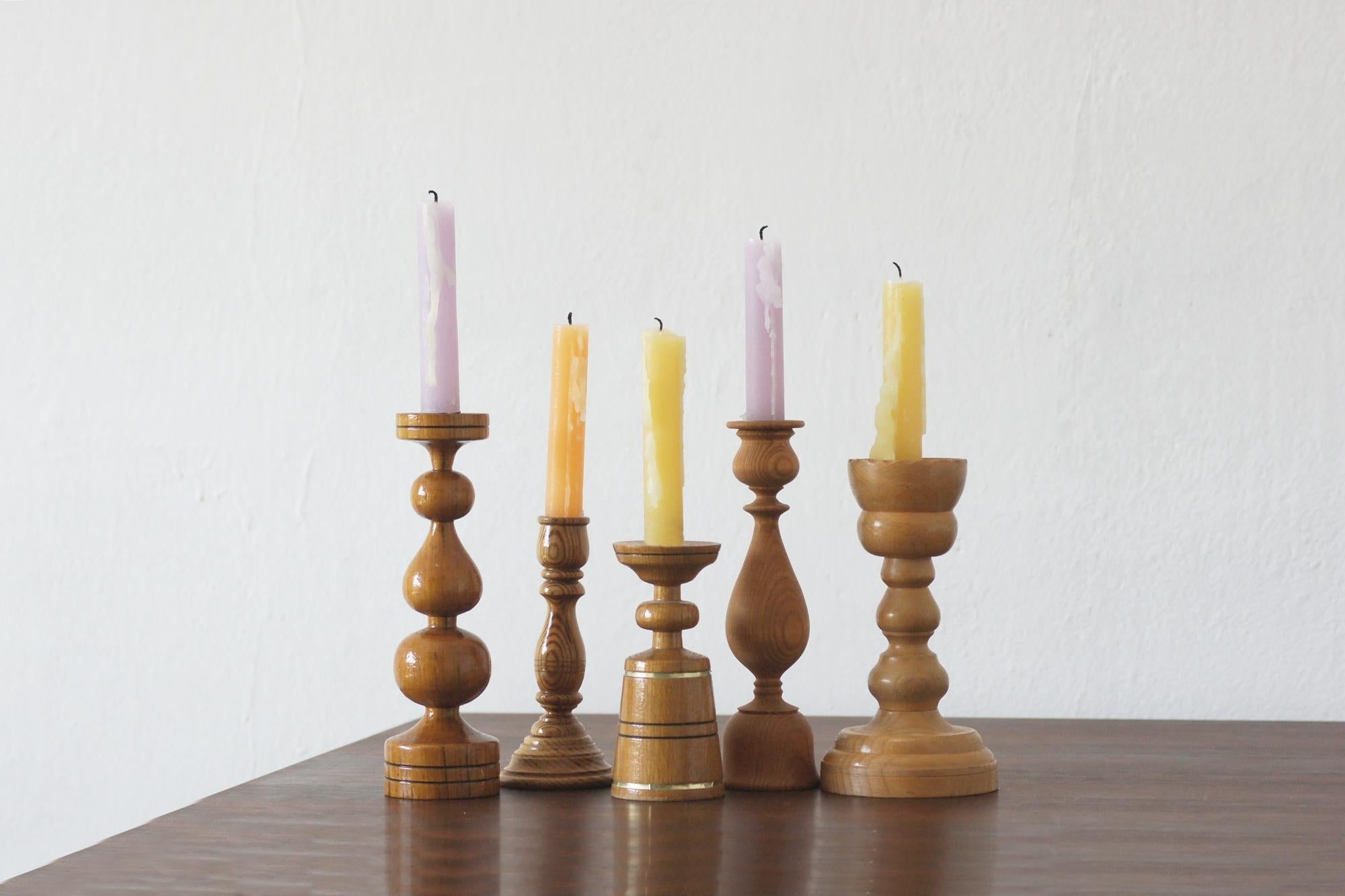 This set of Scandinavian wooden candle holders is a perfect example of the simplicity and natural beauty that characterize Scandinavian design. Made of wood, often from light species such as oak, beech or pine, these candlesticks exude warmth and