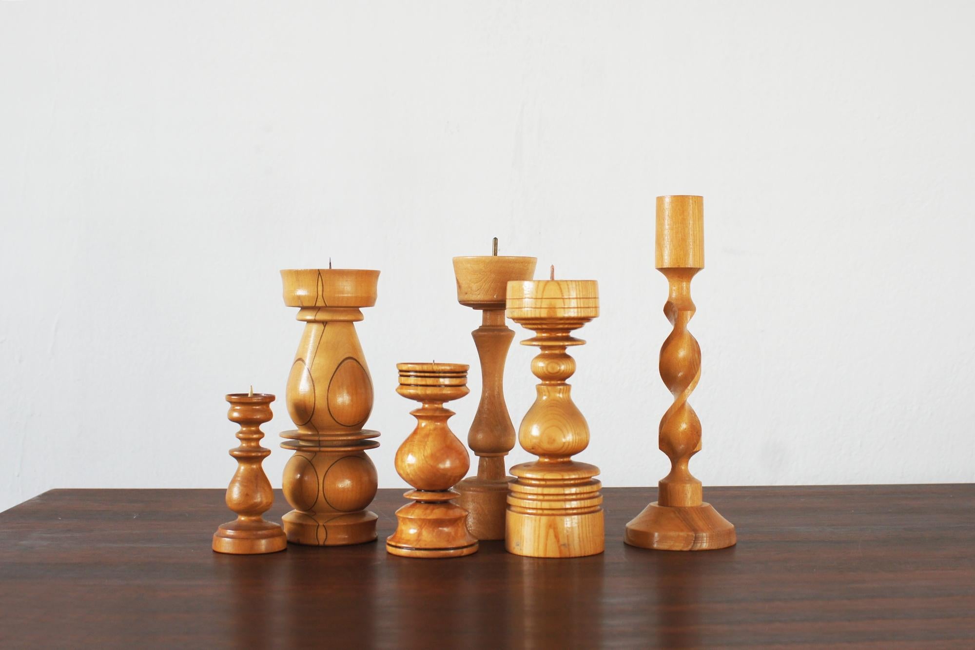 This set of Scandinavian wooden candle holders is a perfect example of the simplicity and natural beauty that characterize Scandinavian design. Made of wood, often from light species such as oak, beech or pine, these candlesticks exude warmth and
