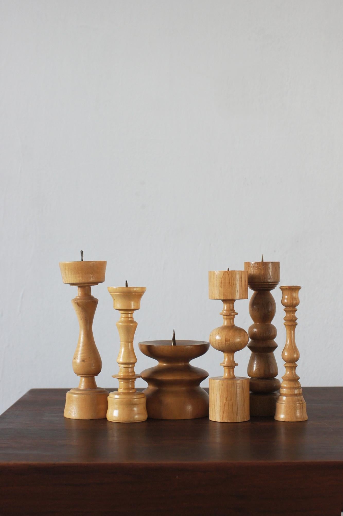 This set of Scandinavian wooden candle holders is a perfect example of the simplicity and natural beauty that characterize Scandinavian design. Made of wood, often from light species such as oak, beech or pine, these candlesticks exude warmth and
