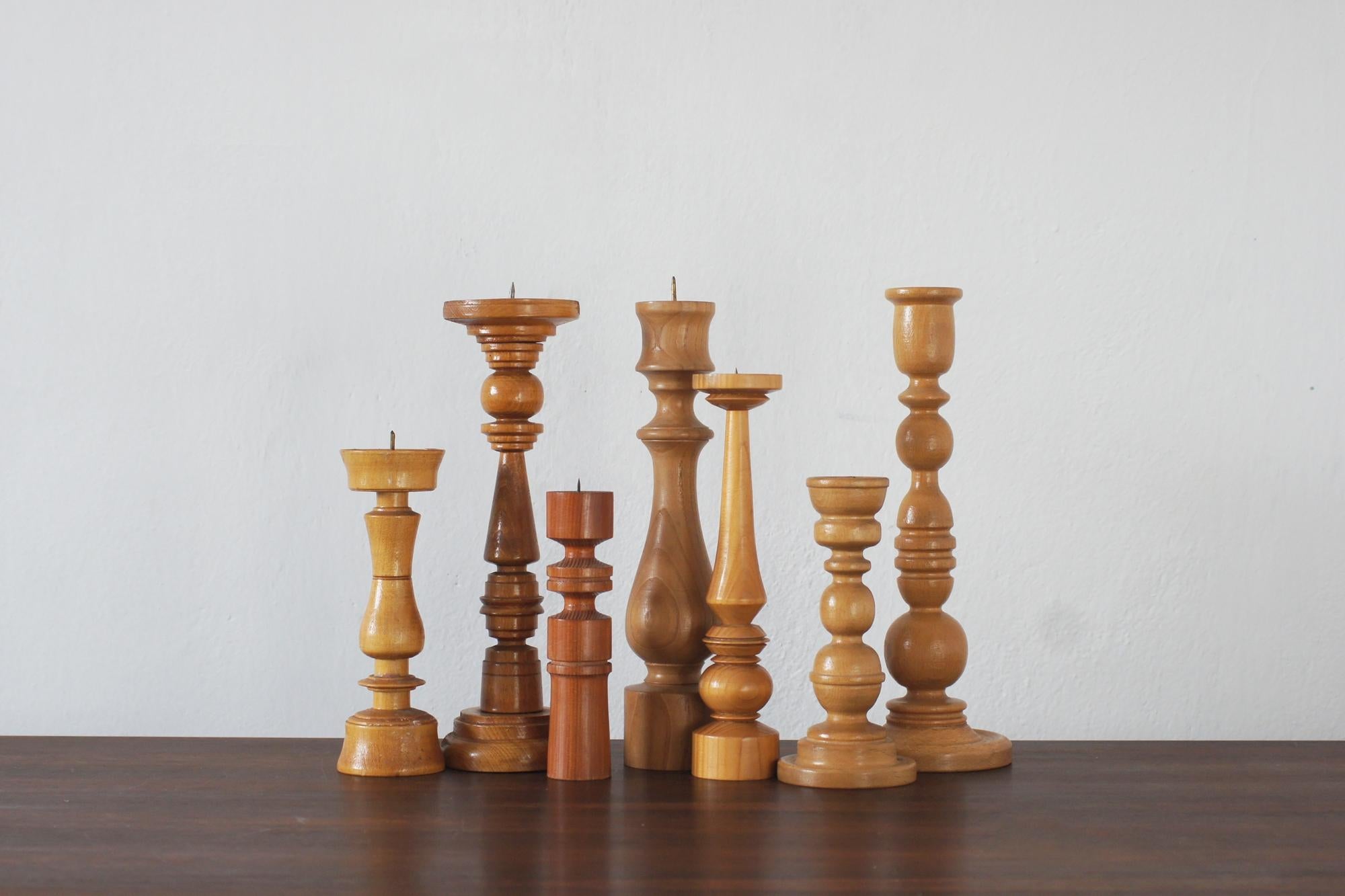 This set of Scandinavian wooden candle holders is a perfect example of the simplicity and natural beauty that characterize Scandinavian design. Made of wood, often from light species such as oak, beech or pine, these candlesticks exude warmth and