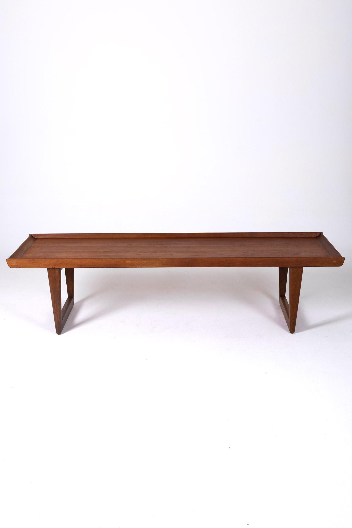 Scandinavian wooden coffee table In Excellent Condition For Sale In PARIS, FR