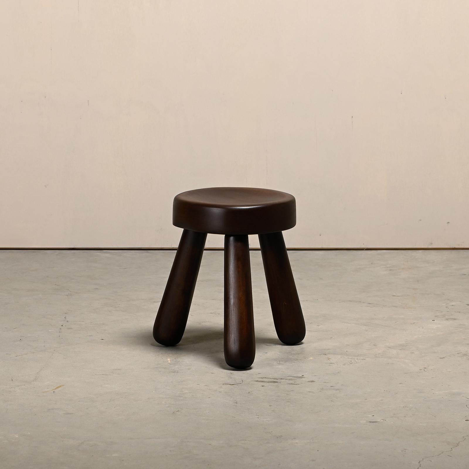 Scandinavo moderno Sgabello scandinavo a treppiede in legno nello stile di Ingvar Hildingsson Svezia anni '70 in vendita