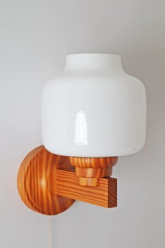 Skandinavische Holz-Wandleuchte mit Lampenschirm in Form eines Zwiebels, Schweden