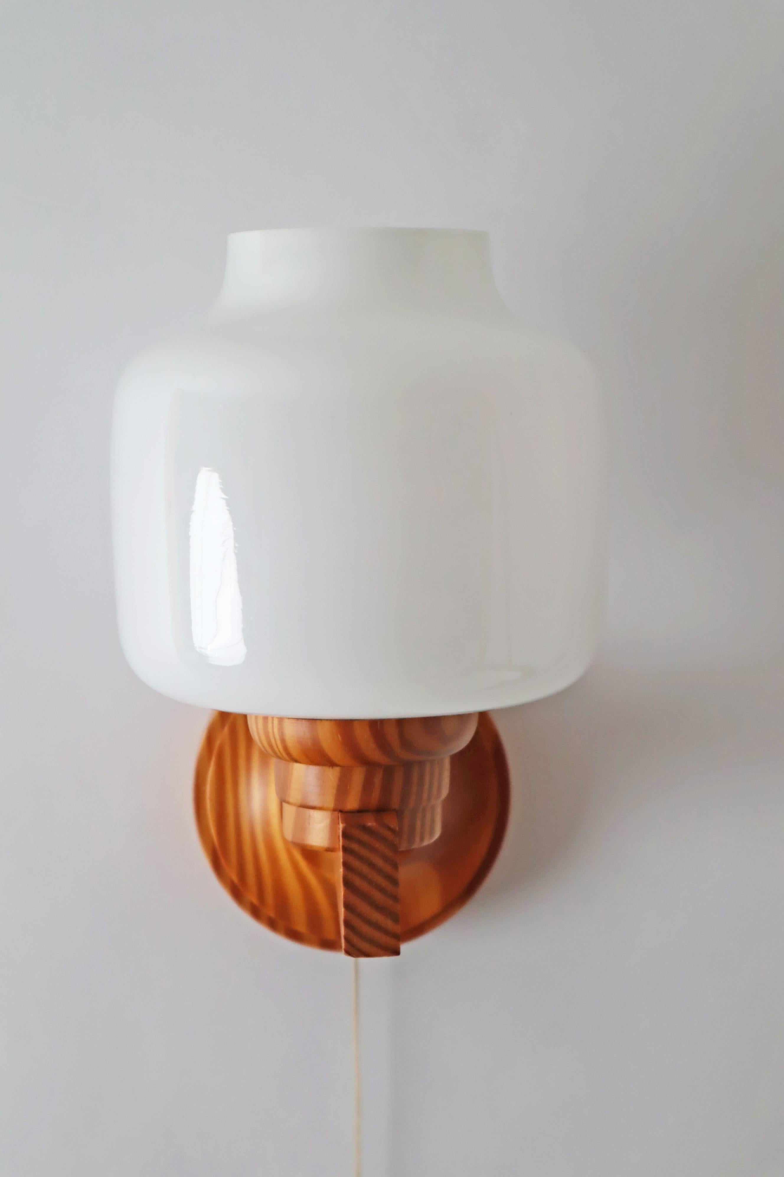 Hand-Crafted Scandinavian Wooden Wall Lamp with a Lampshade in the shape of an Onion, Sweden For Sale