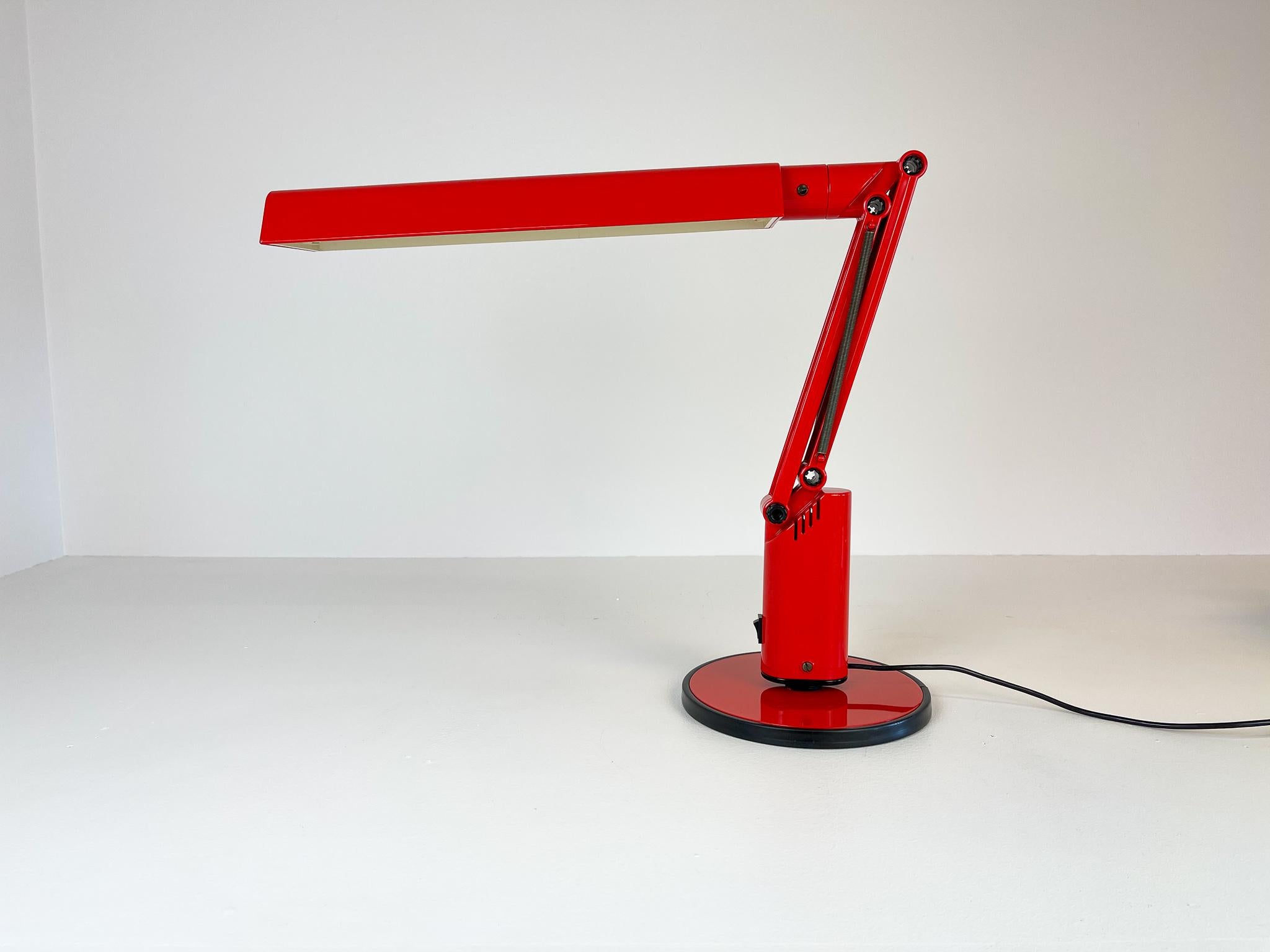 Large and wonderful created desk lamp made in Sweden at Fagerhult. The design gives you an hint of what to come in the 1980s (large and colorful) to go with its powerful design it’s also multifunctional.

In addition to the incline of the arm,
