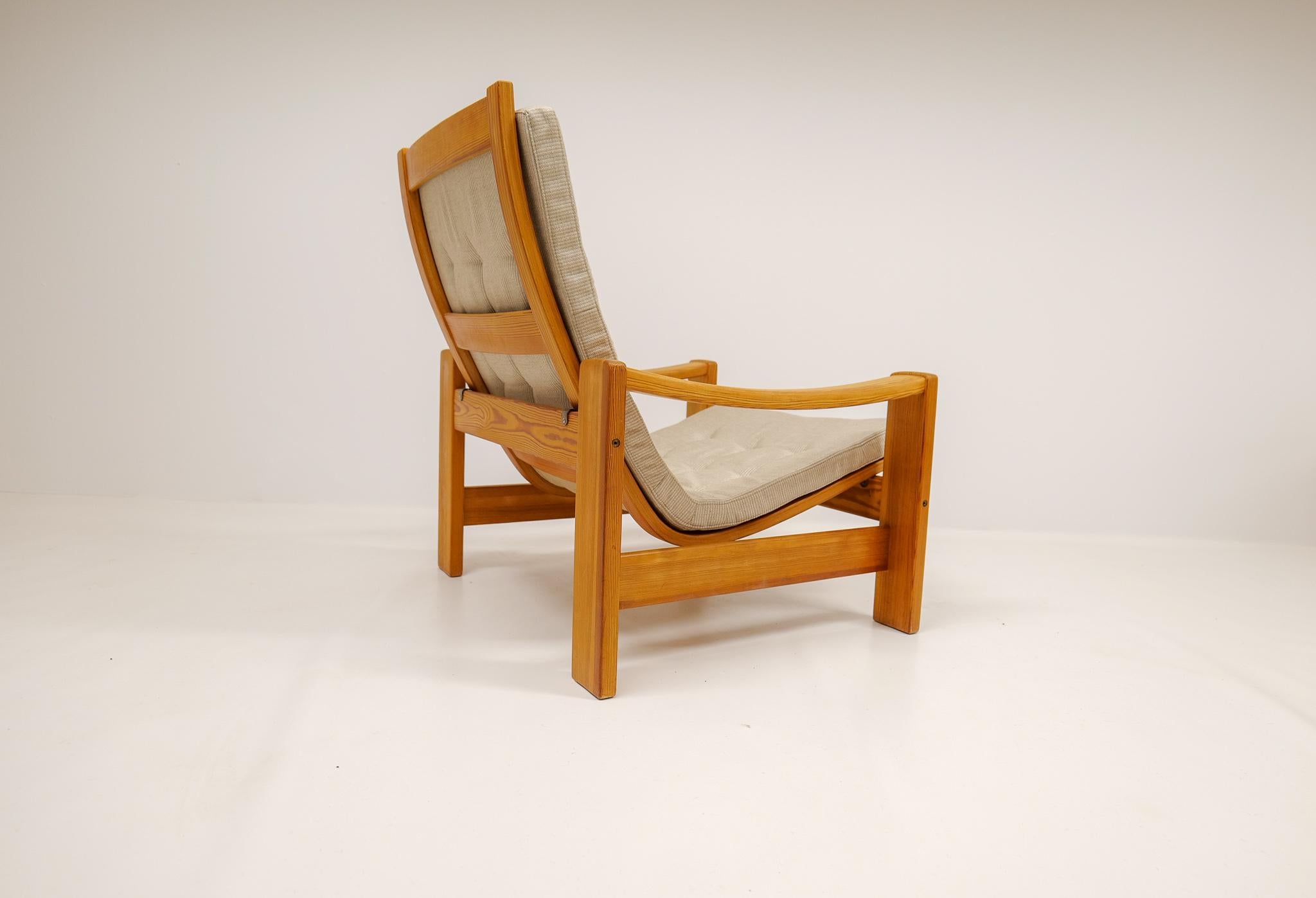 Scandinavien Modern Lounge Chair in Pine and Fabric Yngve Ekström Sweden 1970s 4