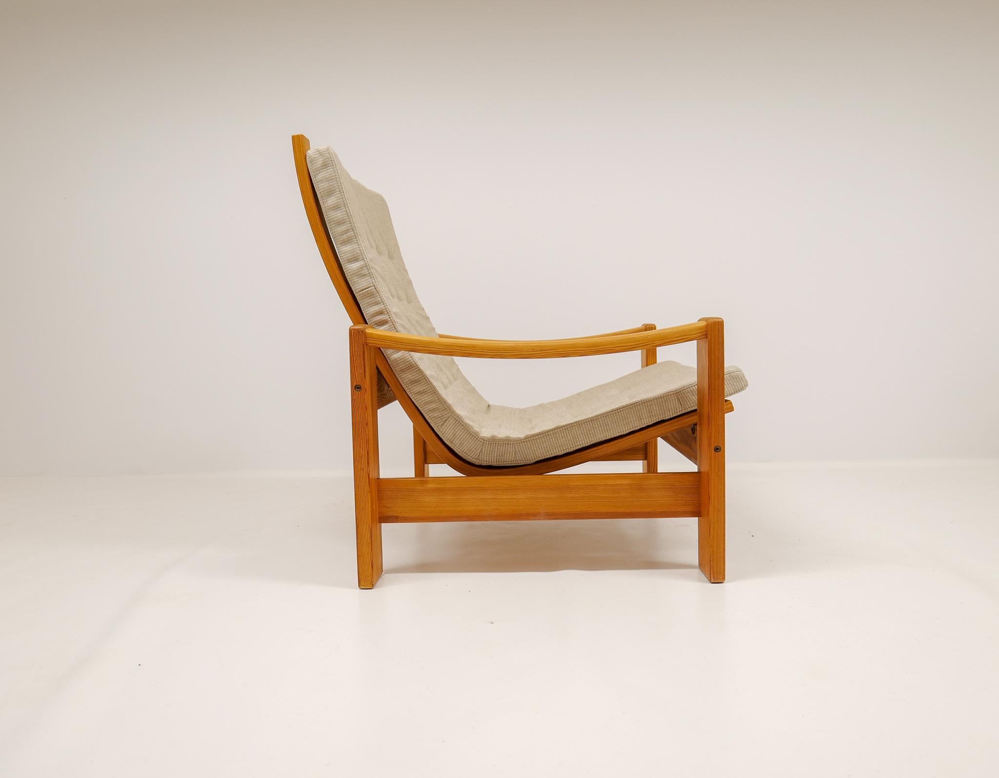 Scandinavien Modern Lounge Chair in Pine and Fabric Yngve Ekström Sweden 1970s 5