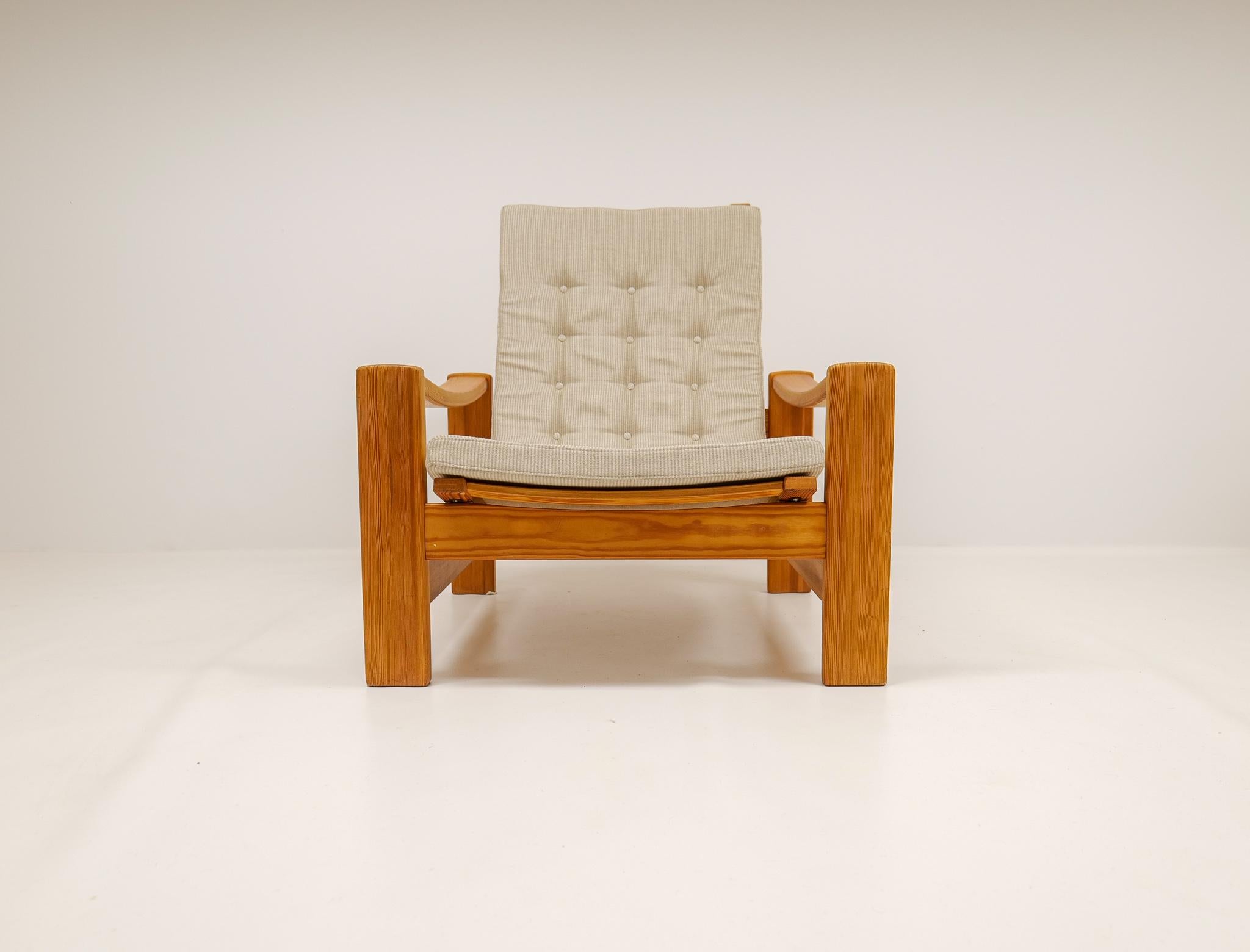 Scandinavien Modern Lounge Chair in Pine and Fabric Yngve Ekström Sweden 1970s 6