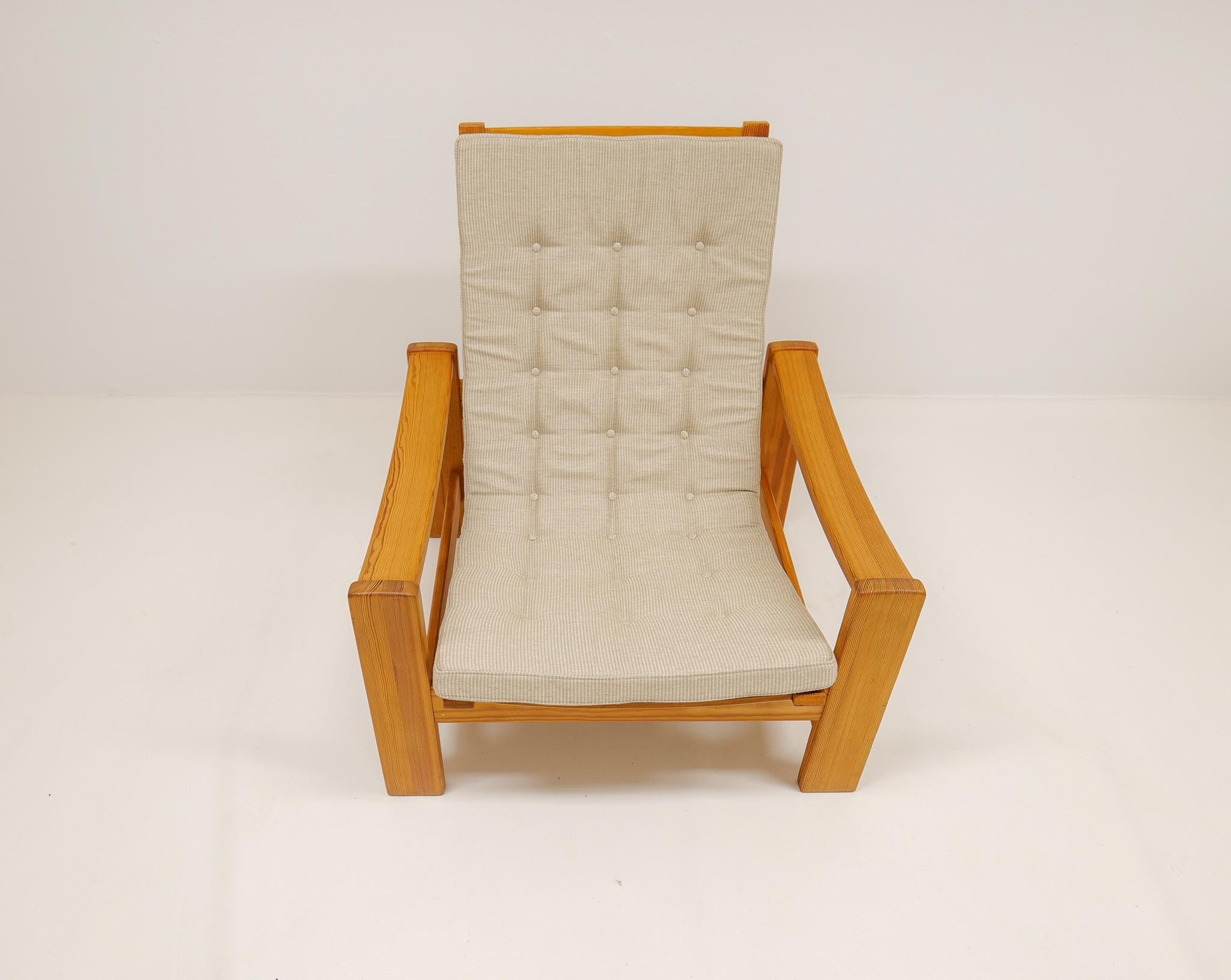 Scandinavien Modern Lounge Chair in Pine and Fabric Yngve Ekström Sweden 1970s 7