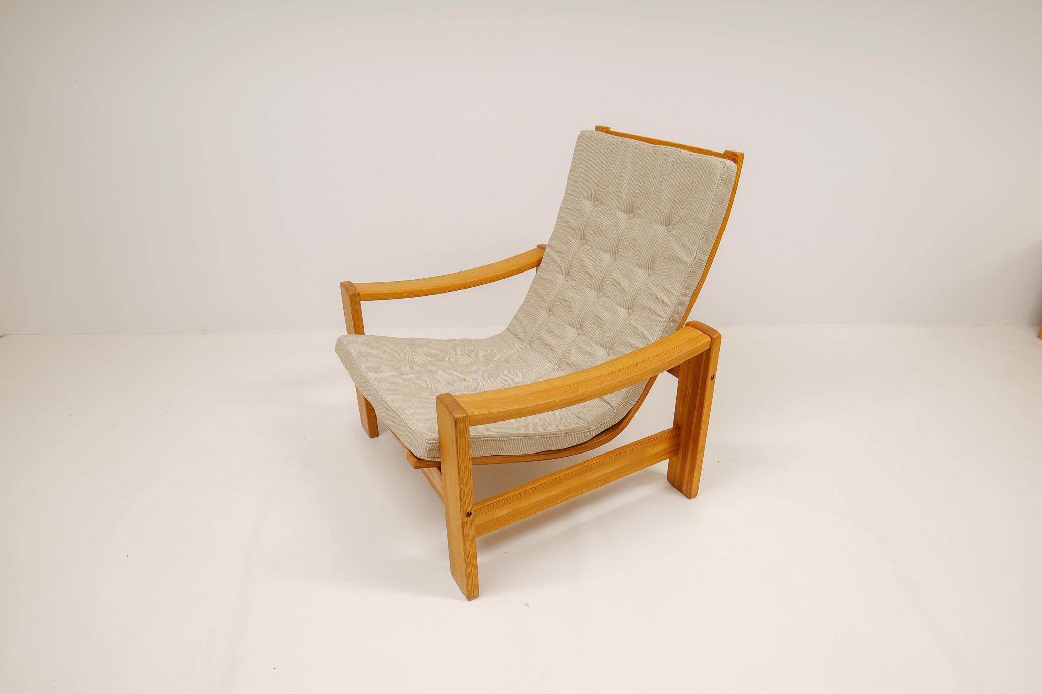 Swedish Scandinavien Modern Lounge Chair in Pine and Fabric Yngve Ekström Sweden 1970s
