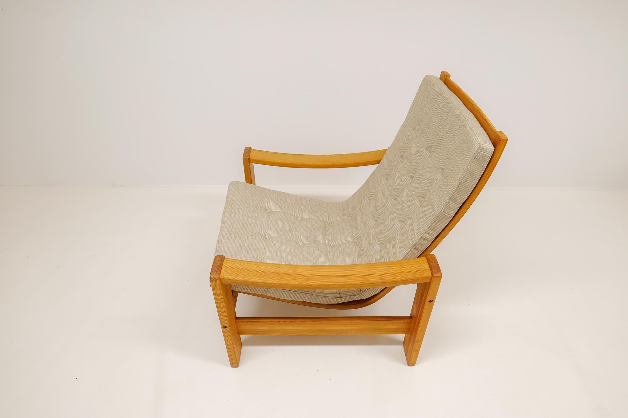 Late 20th Century Scandinavien Modern Lounge Chair in Pine and Fabric Yngve Ekström Sweden 1970s