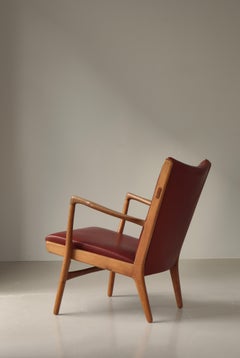Scandinavin Modern Lounge Chair by Hans J. Wegner "AP-16" Oak & Leather, 1950s