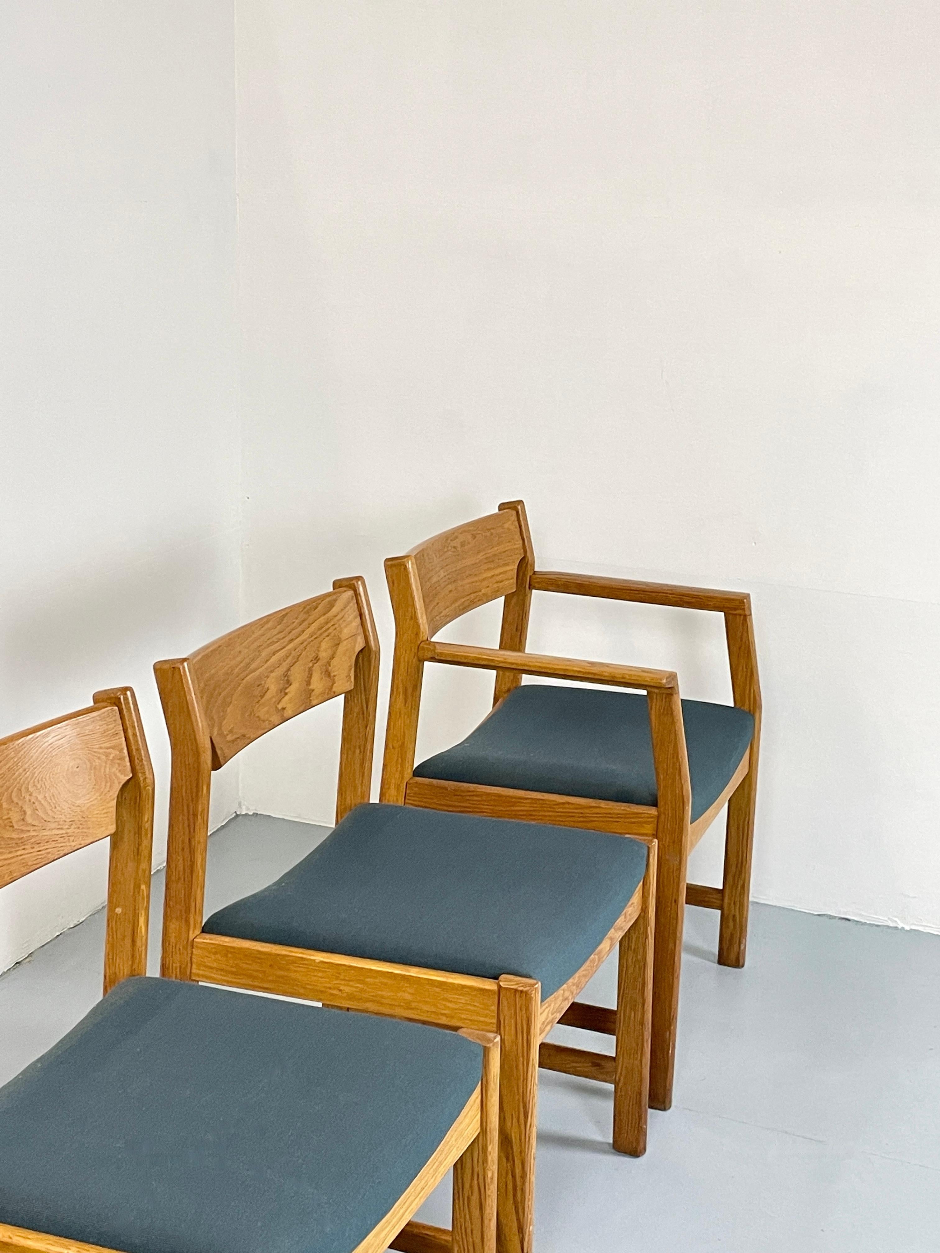Fabric Scanidavian Dinning Chairs in Beautiful Oak