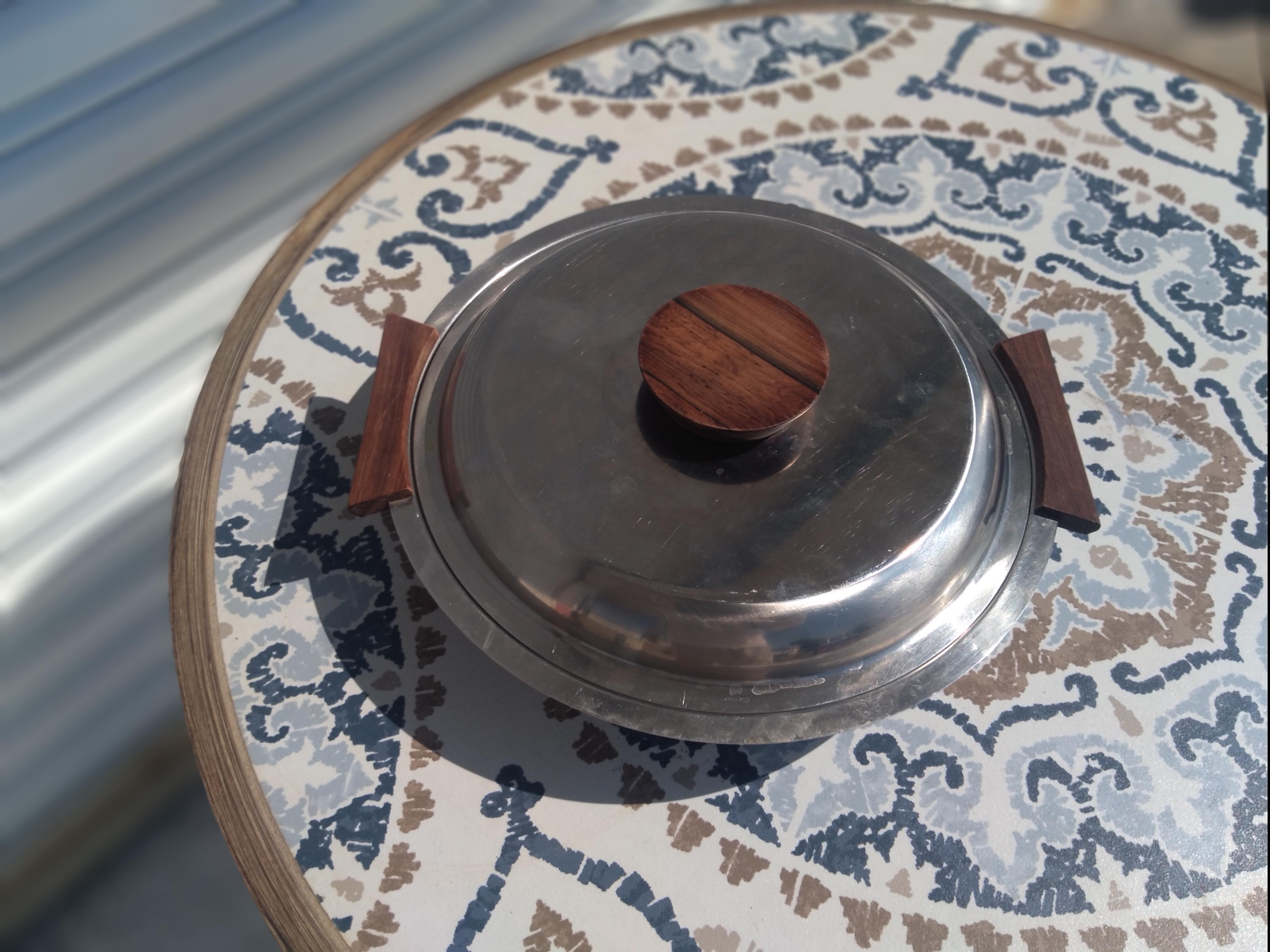 Scanli Edelstahltopf mit Teakholzgriff und Deckel (Moderne der Mitte des Jahrhunderts) im Angebot