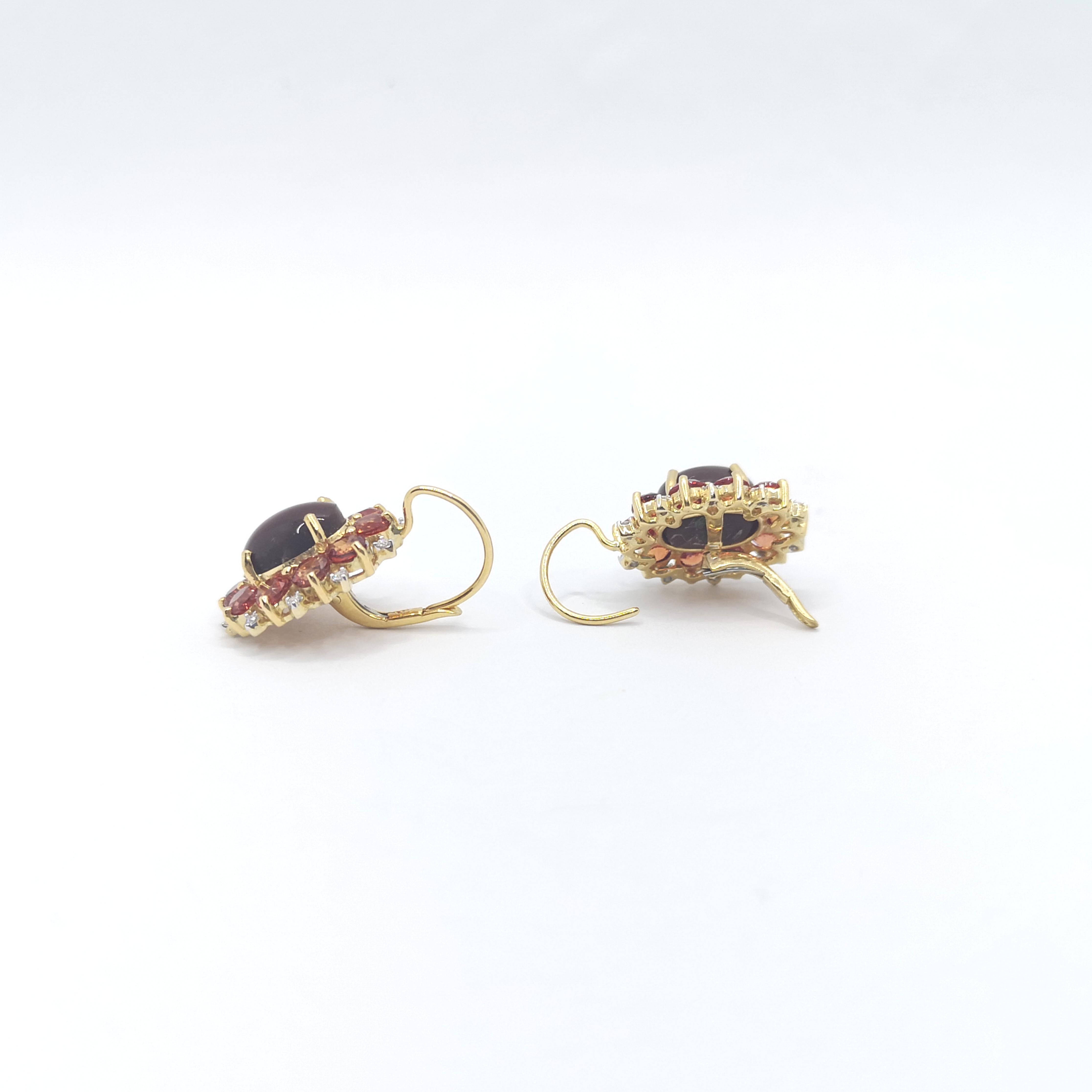 Contemporaneo Orecchini con scapolite, zaffiro arancione e diamanti in oro 18K in vendita
