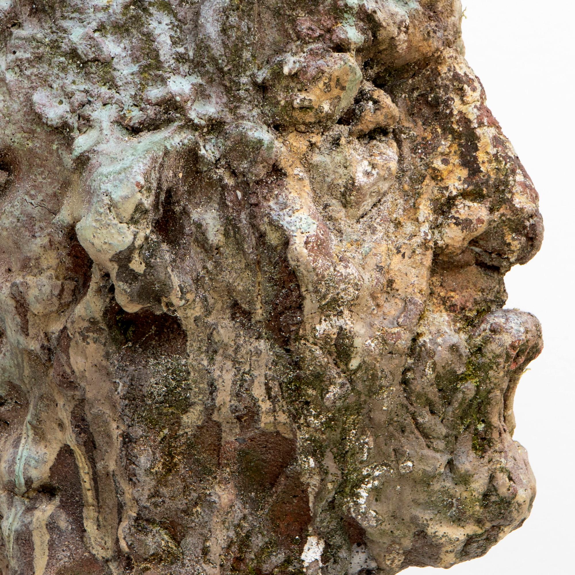 Tête en grès Ashen Raku - Sculpture en céramique, expressionniste en vente 11