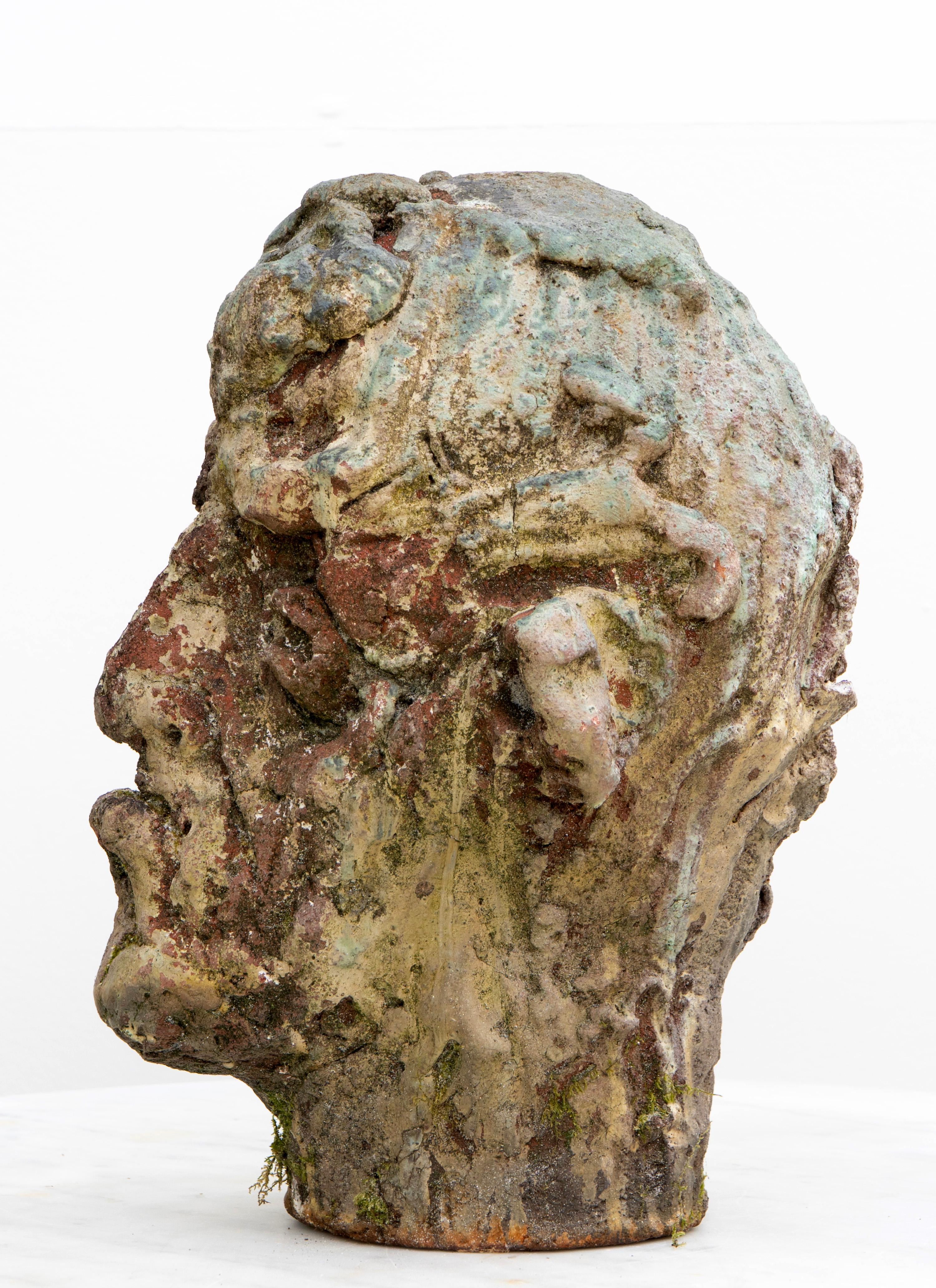 Tête en grès Ashen Raku - Sculpture en céramique, expressionniste en vente 1