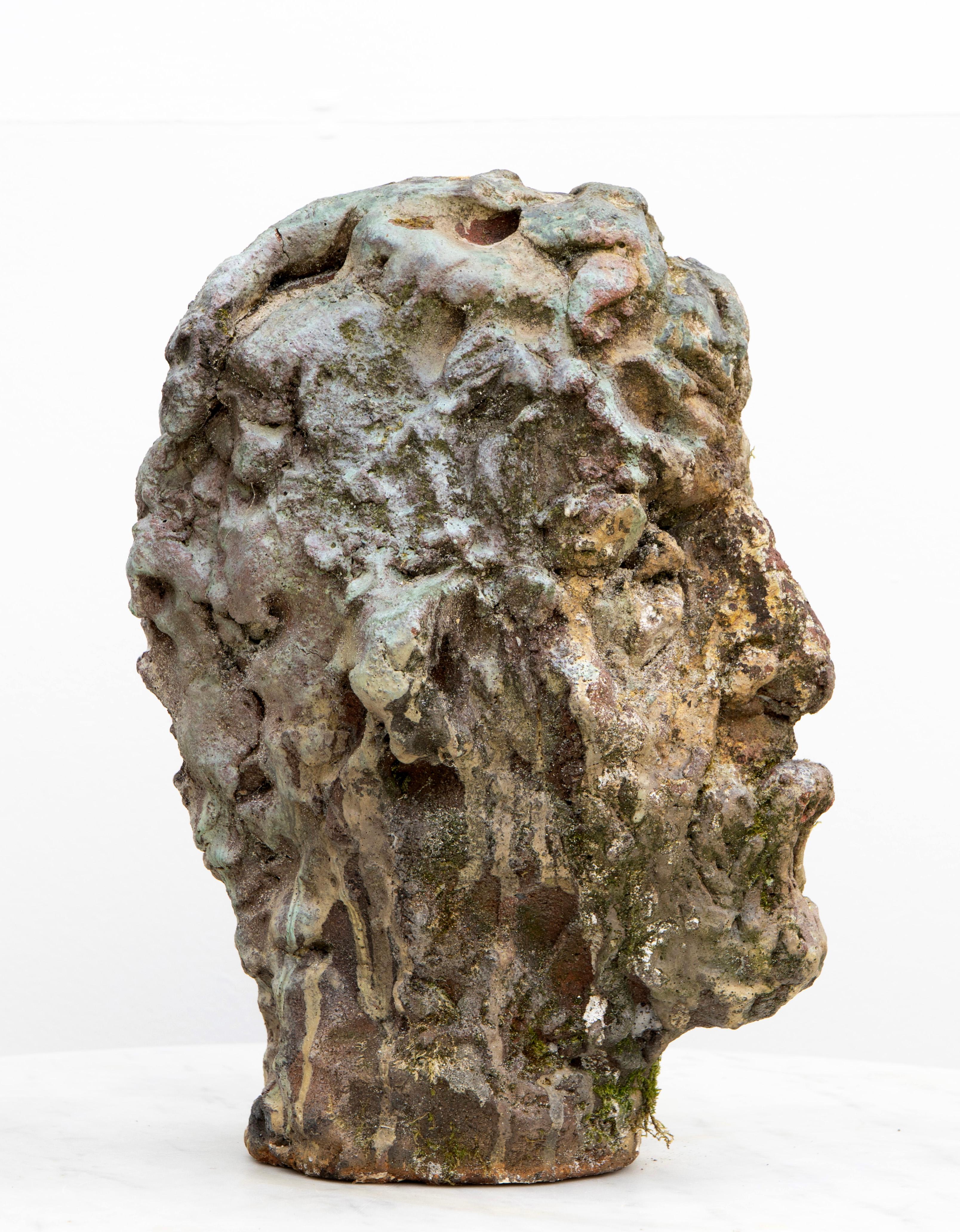 Tête en grès Ashen Raku - Sculpture en céramique, expressionniste en vente 5
