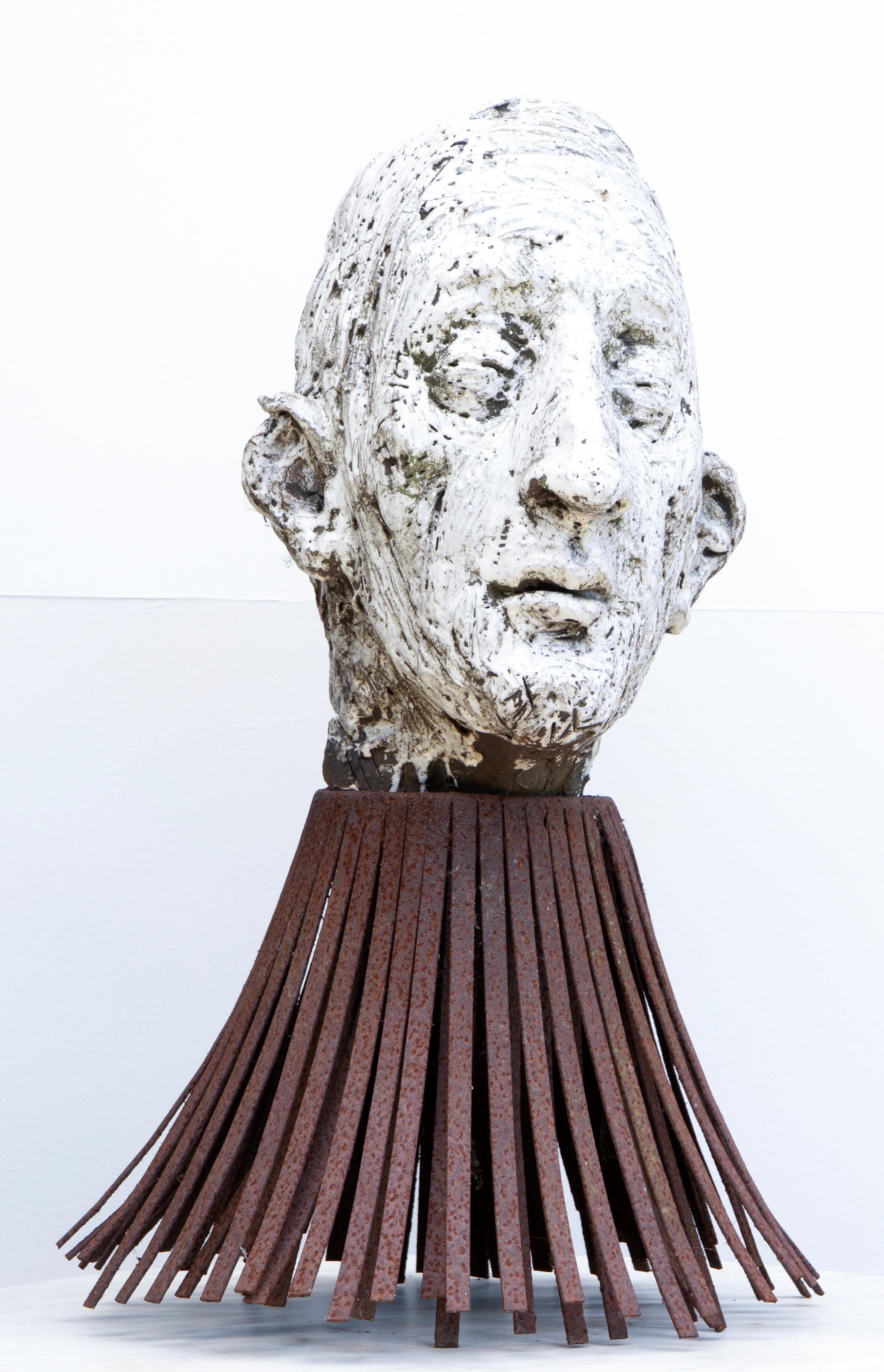 Argile réfractaire noire avec glaçure fumée blanche et fer forgé, 