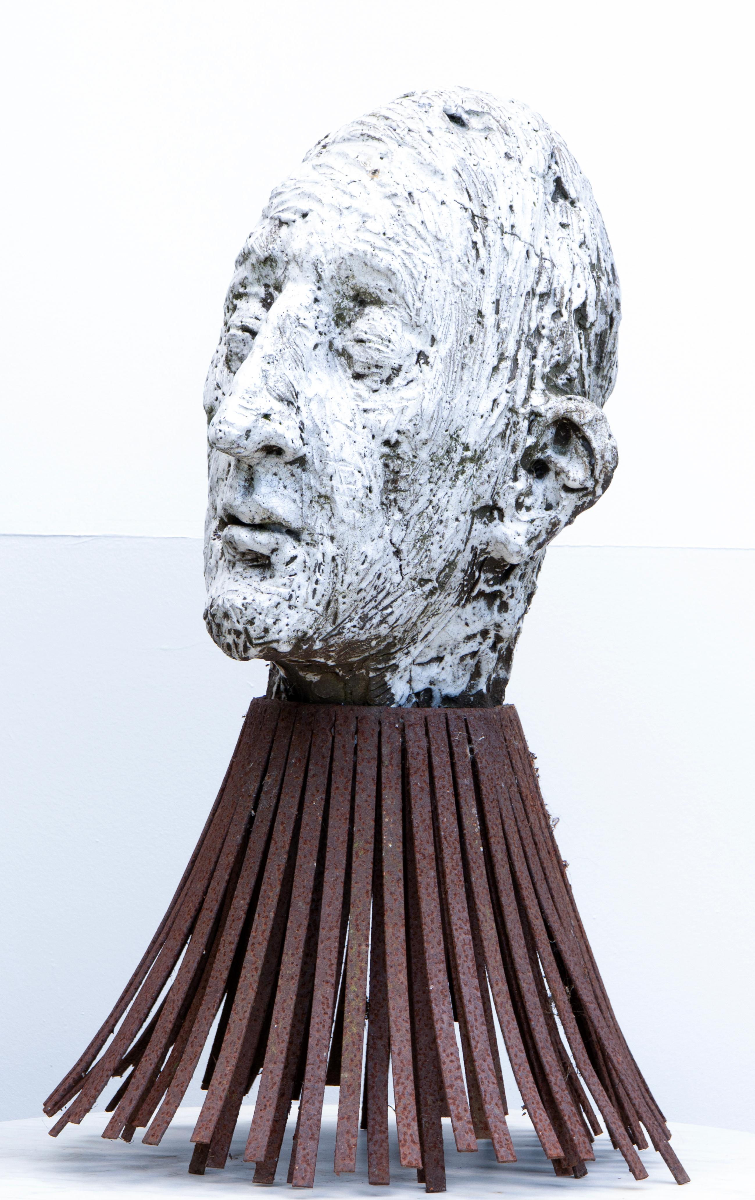 Argile réfractaire noire avec glaçure fumée blanche et fer forgé, 