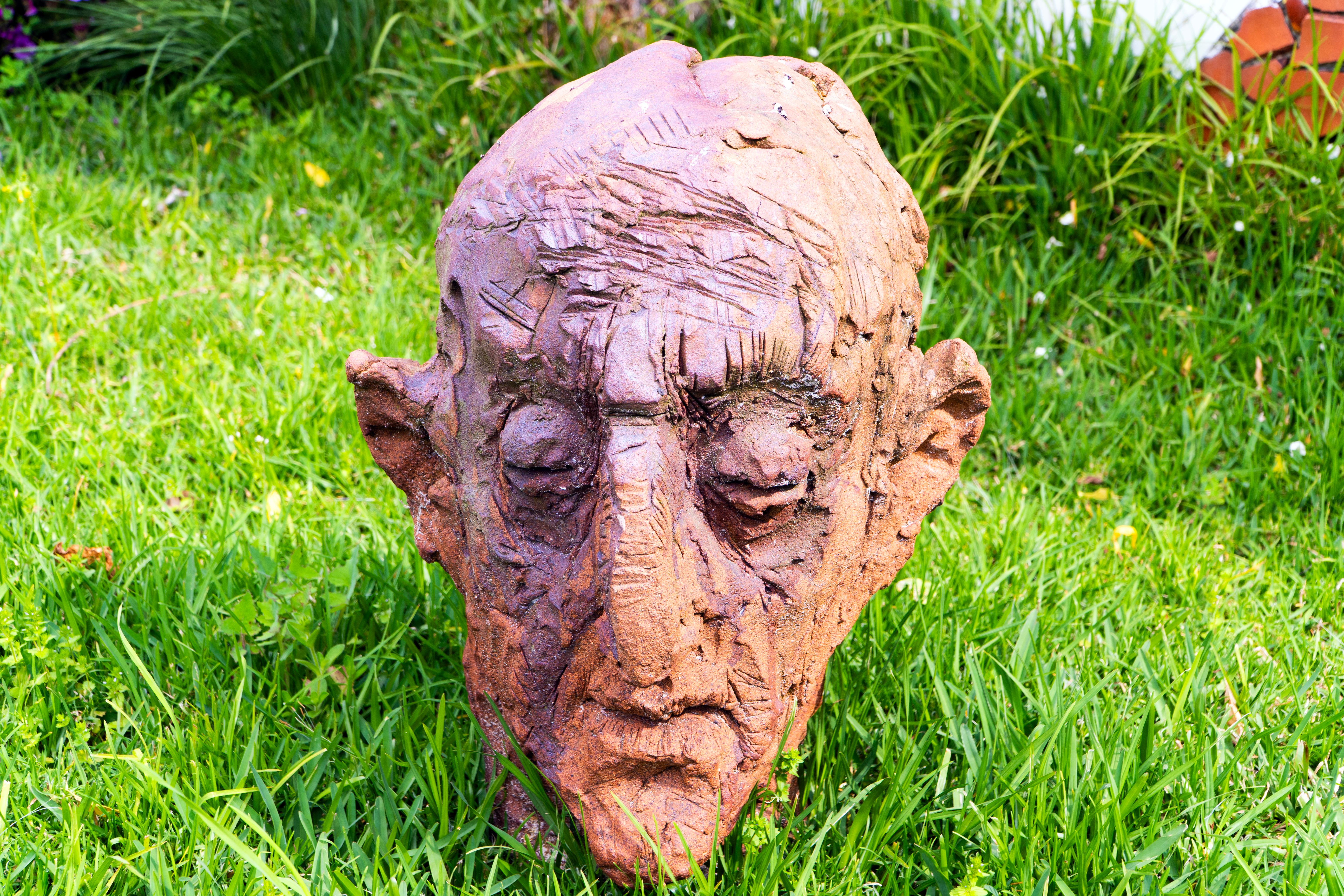Ceramic Expressionist Head in White Stoneware with Bismuth Rakú Glaze. Testa 9 For Sale 8