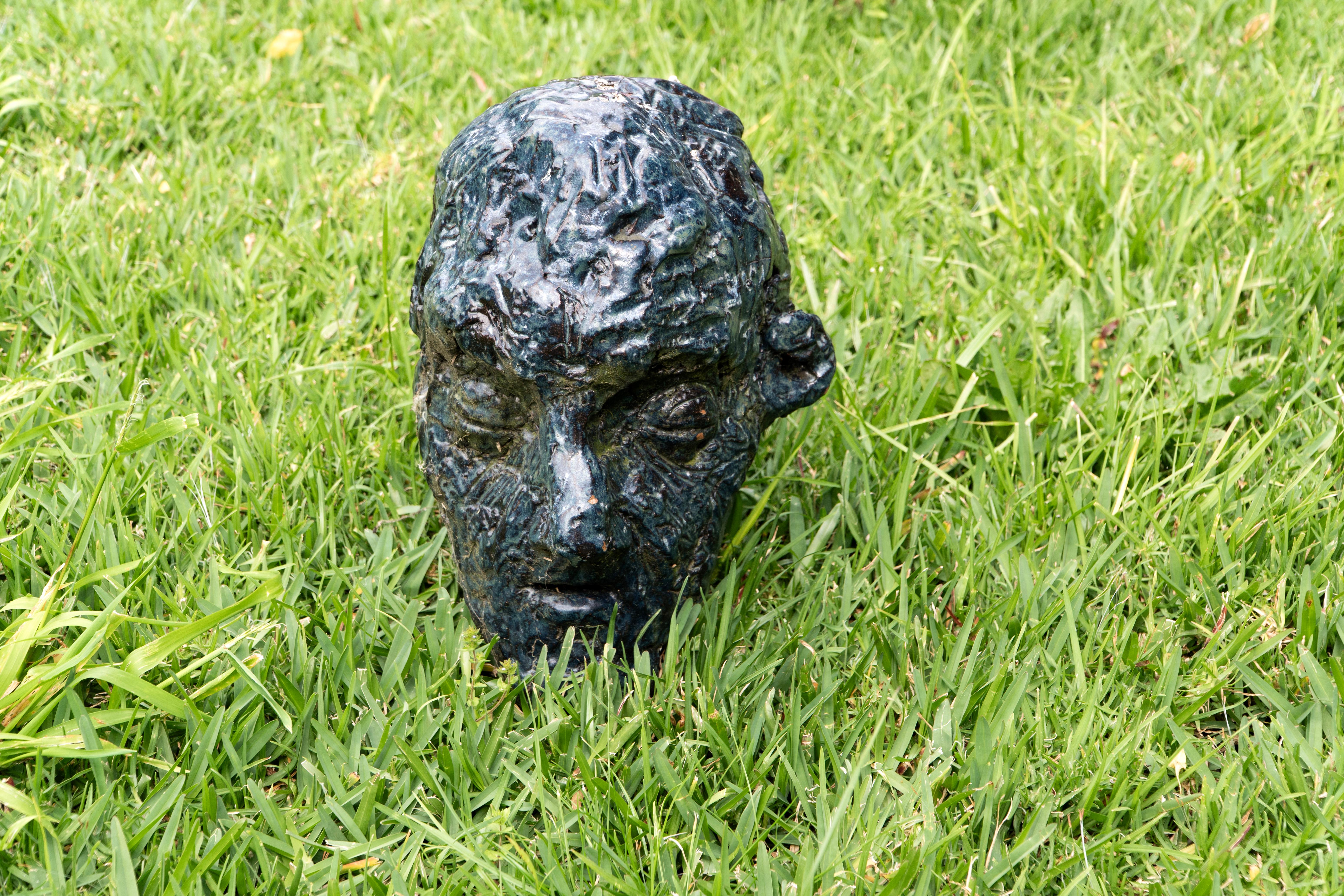 Kobaltkarbonat-glasierter Buño-Tonkopf - Handgefertigte Keramikbüste, Expressionist im Angebot 9