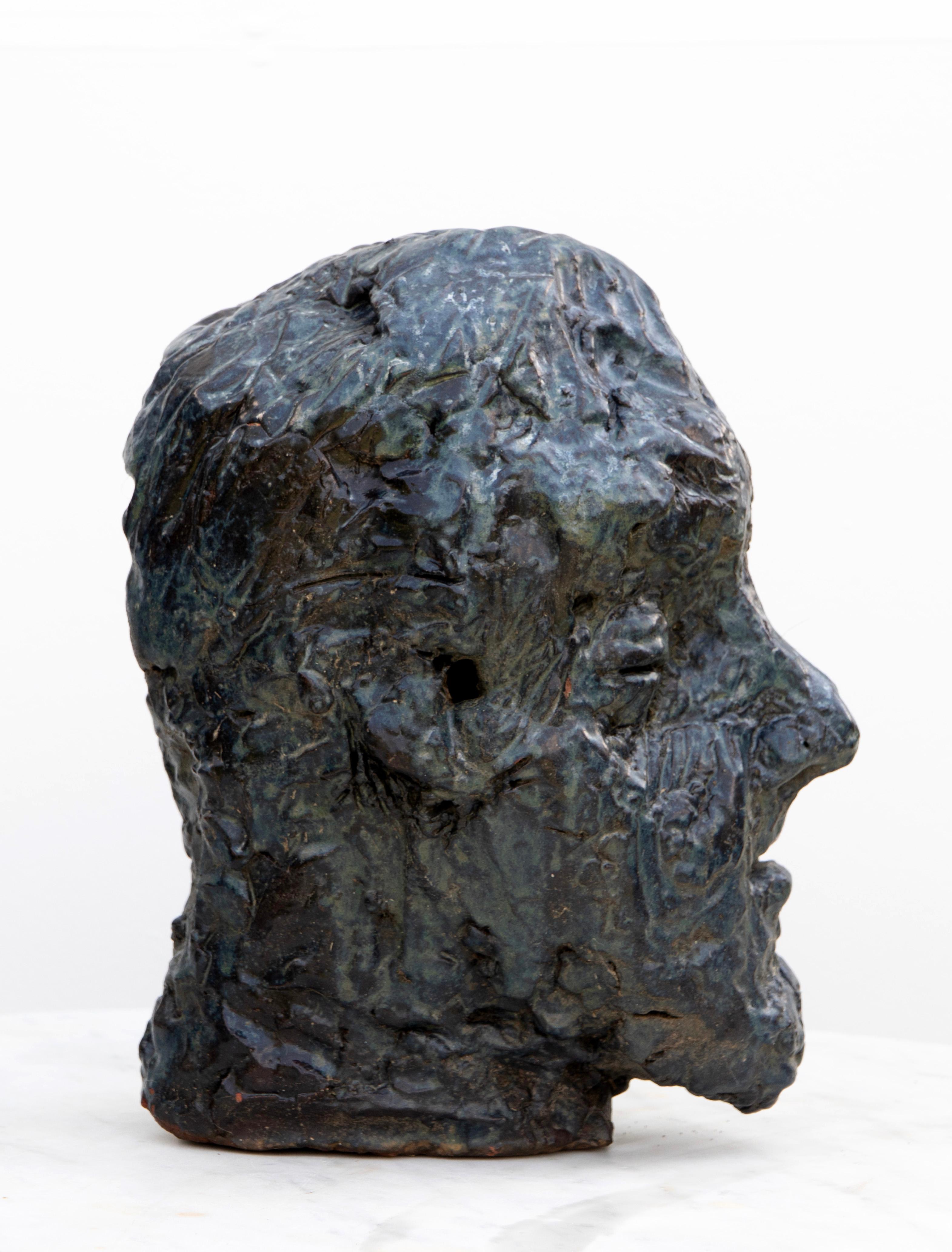 Kobaltkarbonat-glasierter Buño-Tonkopf - Handgefertigte Keramikbüste, Expressionist (Expressionismus), Sculpture, von Óscar Aldonza Torres
