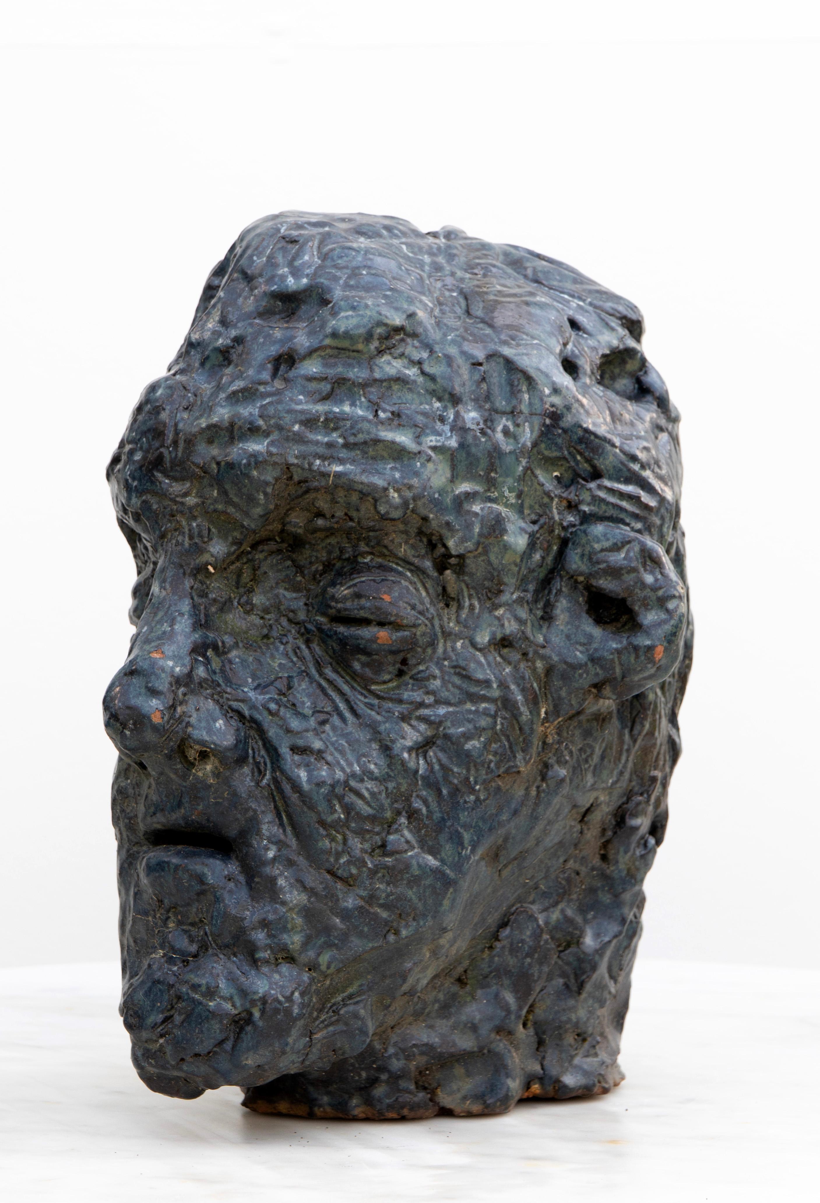 Kobaltkarbonat-glasierter Buño-Tonkopf - Handgefertigte Keramikbüste, Expressionist im Angebot 3