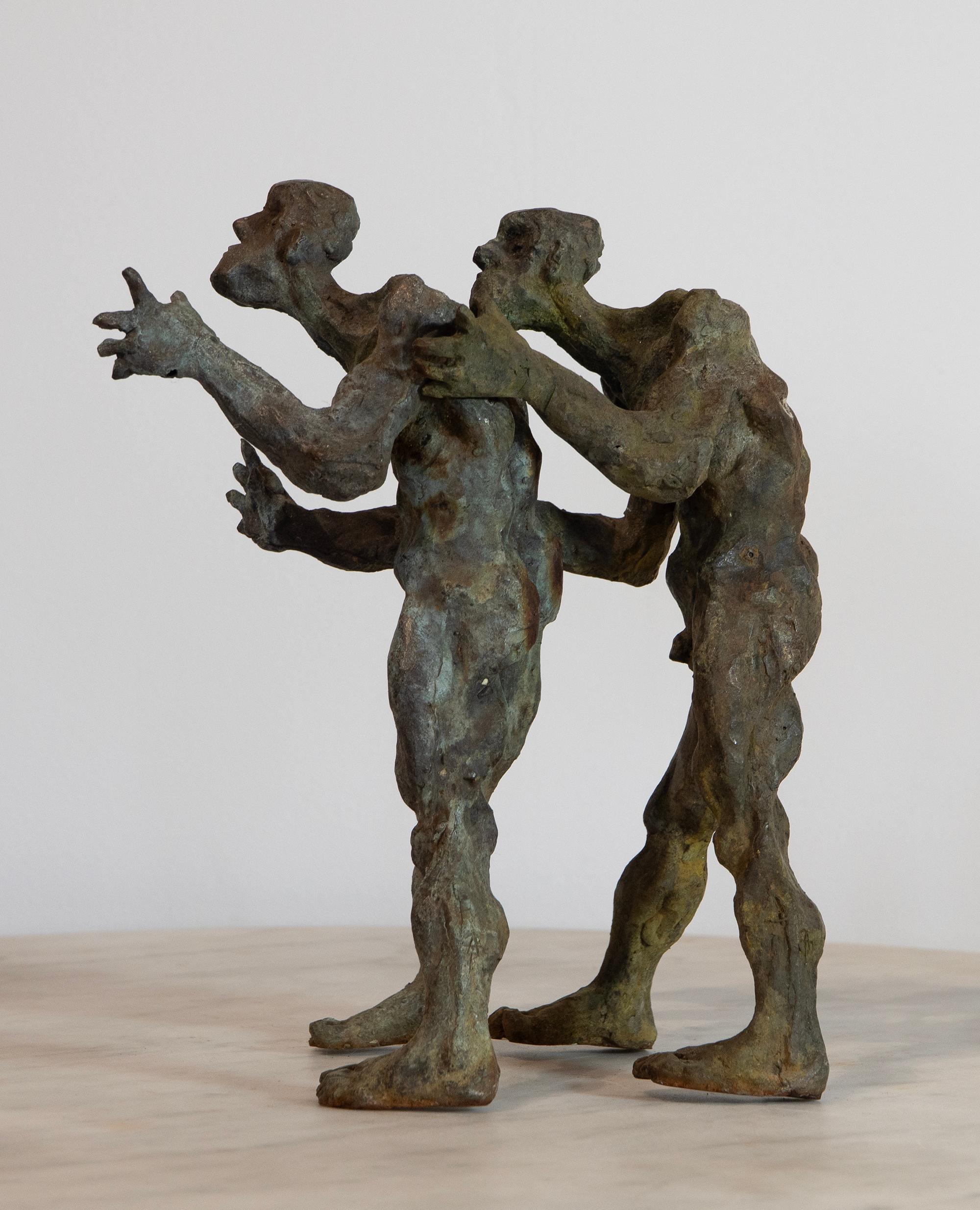 Dual Earthbound Wanderers - 2023, Coppia di sculture in bronzo a cera persa, espressionista - Sculpture di Óscar Aldonza Torres
