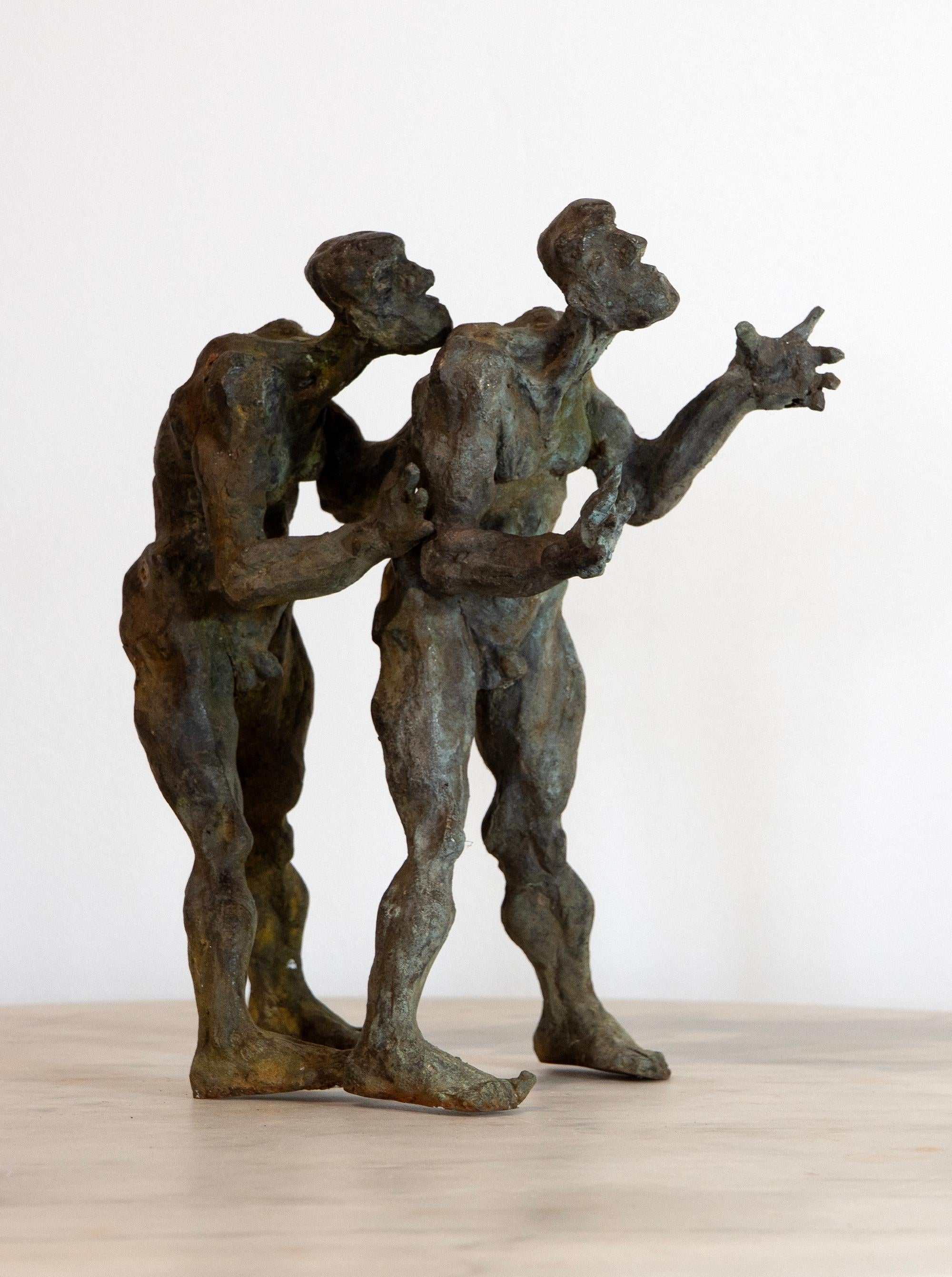 Dual Earthbound Wanderers - 2023, Coppia di sculture in bronzo a cera persa, espressionista - Nude Sculpture Oro di Óscar Aldonza Torres