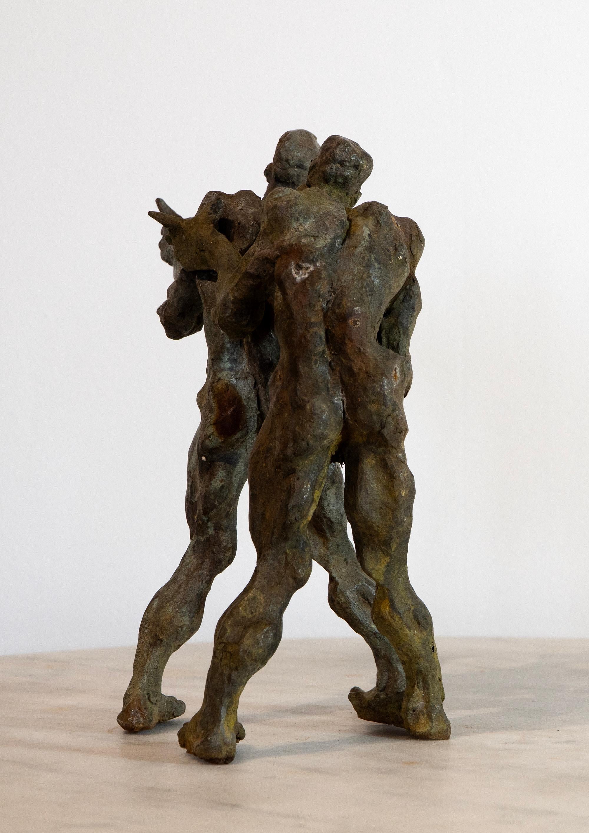 Dual Earthbound Wanderers - 2023, Coppia di sculture in bronzo a cera persa, espressionista in vendita 2