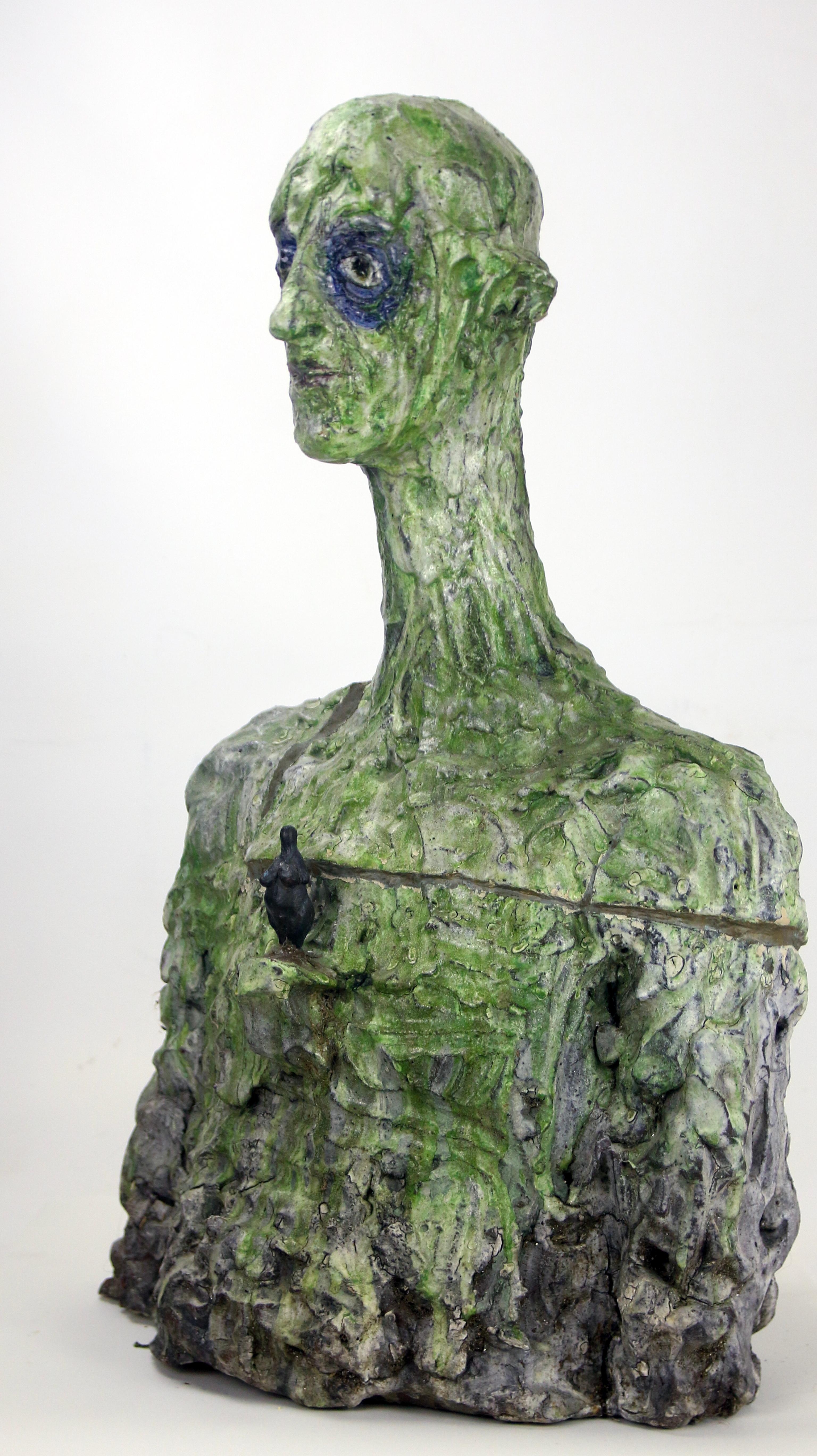 Sculpture de buste en céramique et en bronze de style expressionniste avec surface fragmentée - Or Figurative Sculpture par Óscar Aldonza Torres