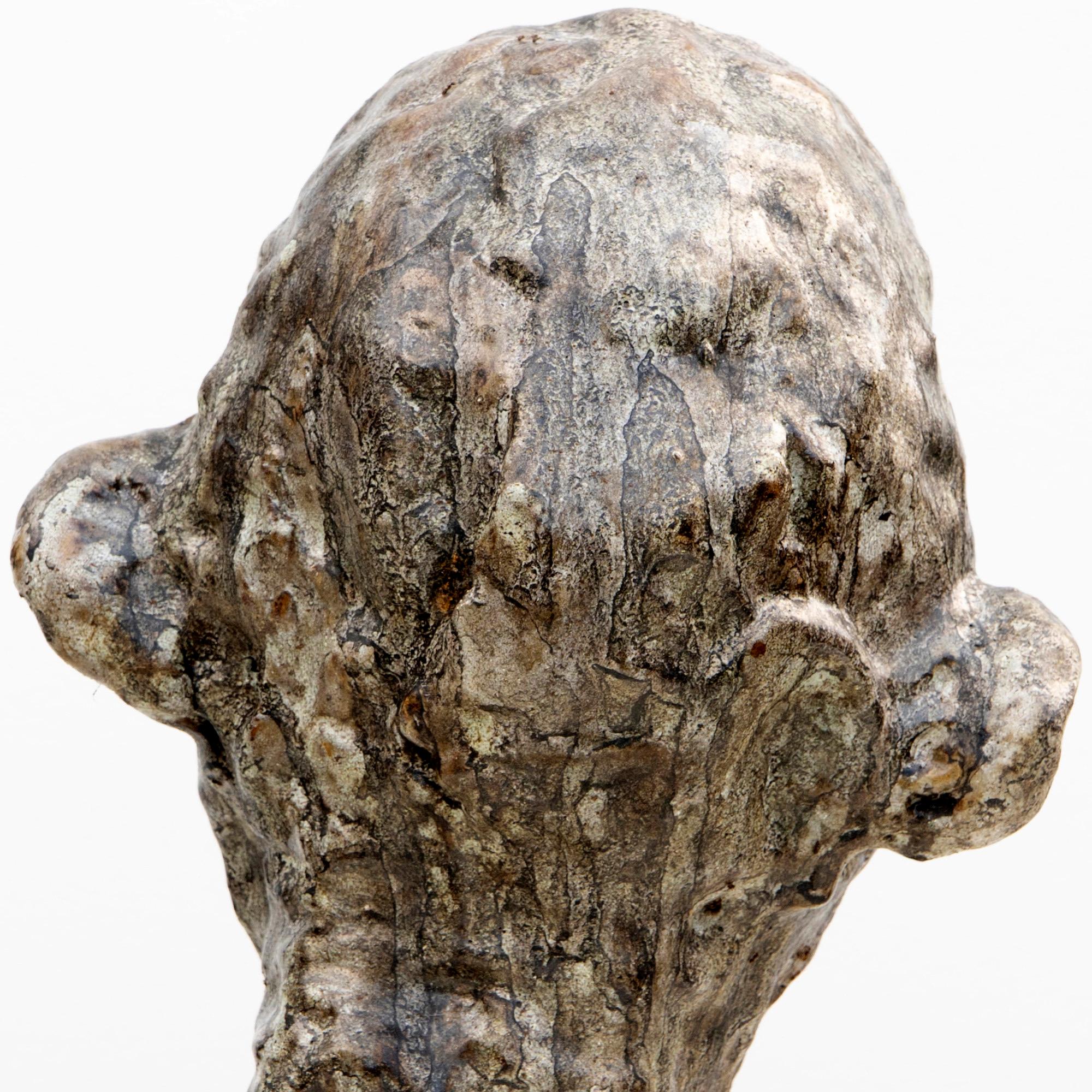 Expresionist Nephilin-Mangan glasierte Keramik Kopf. Hochtemperatur-Lehm-Büste – Sculpture von Óscar Aldonza Torres