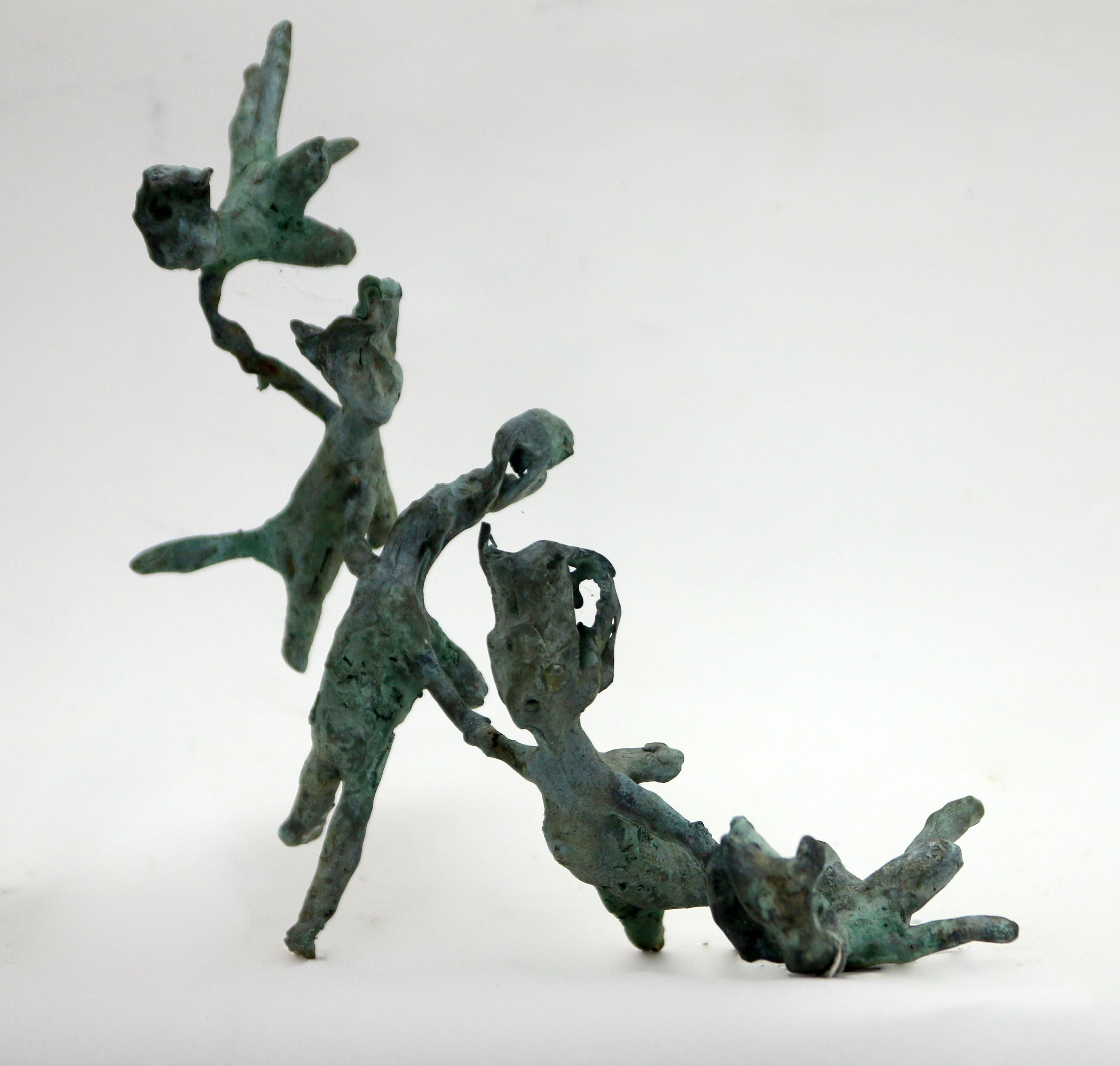 Sculpture expressionniste en bronze avec modèle en papier Figures féminines commençant à voler en vente 1